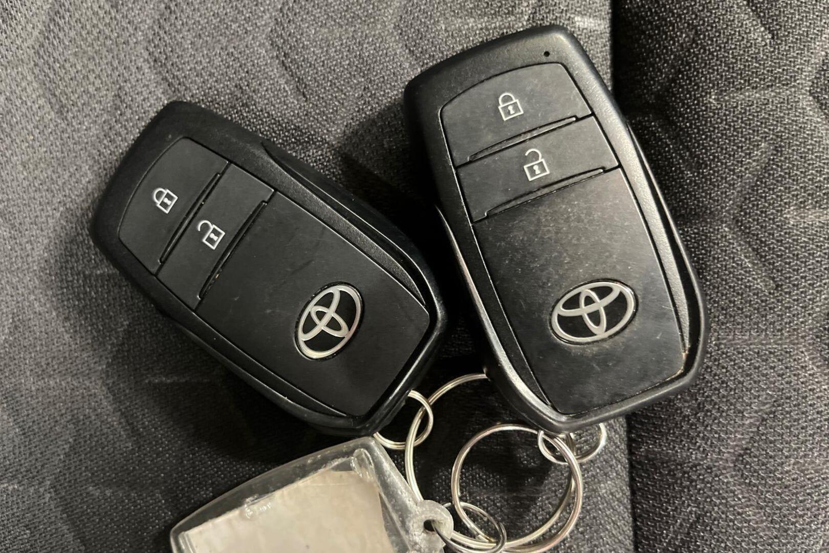 TOYOTA Yaris Cross 23