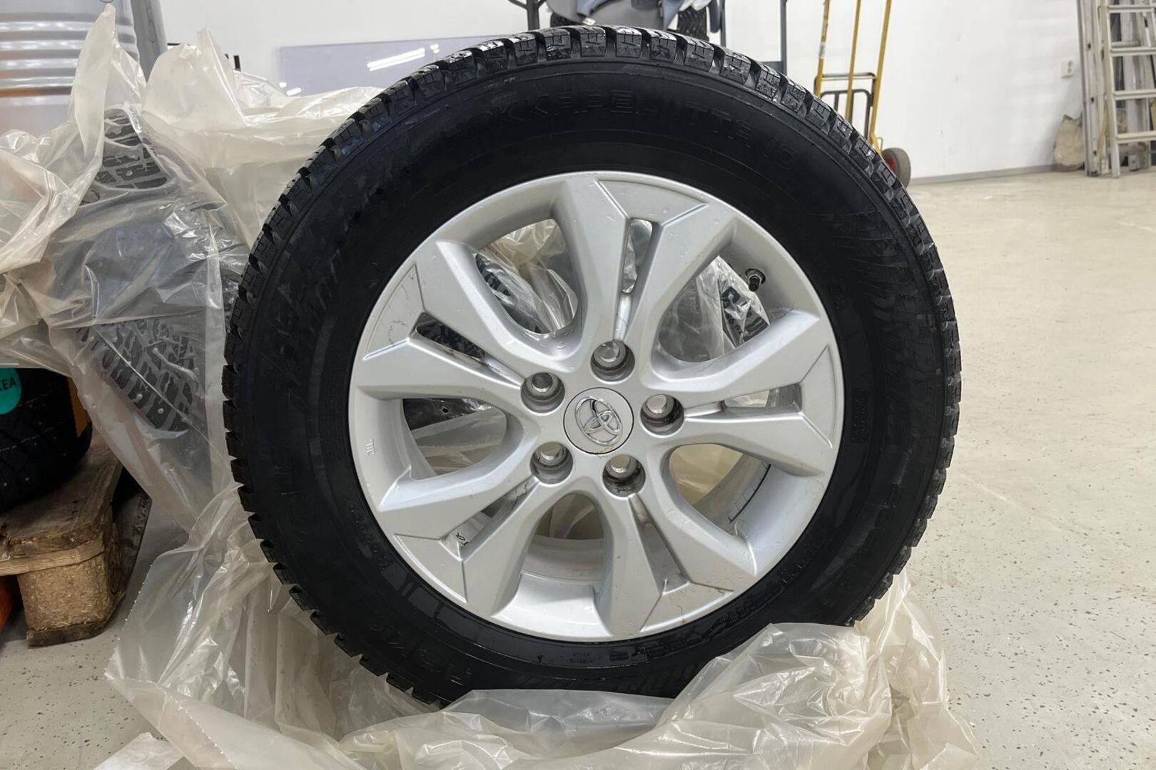 TOYOTA Yaris Cross 24