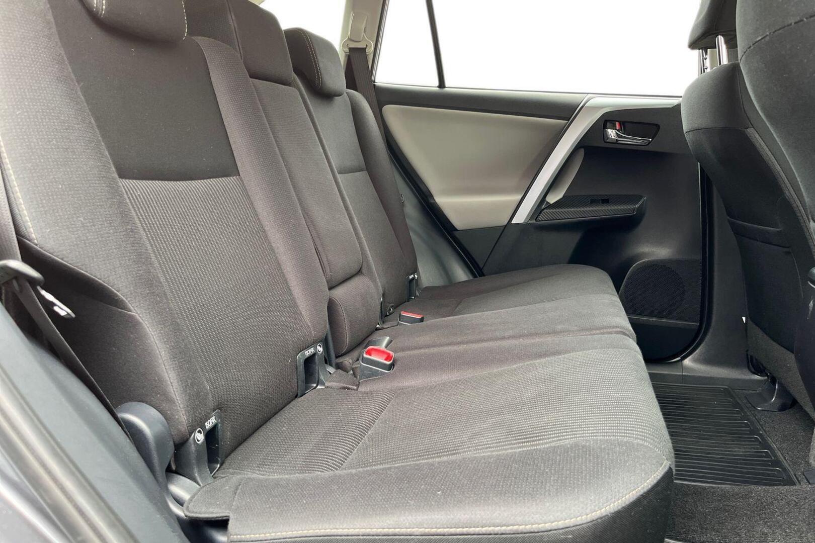 TOYOTA RAV4 16