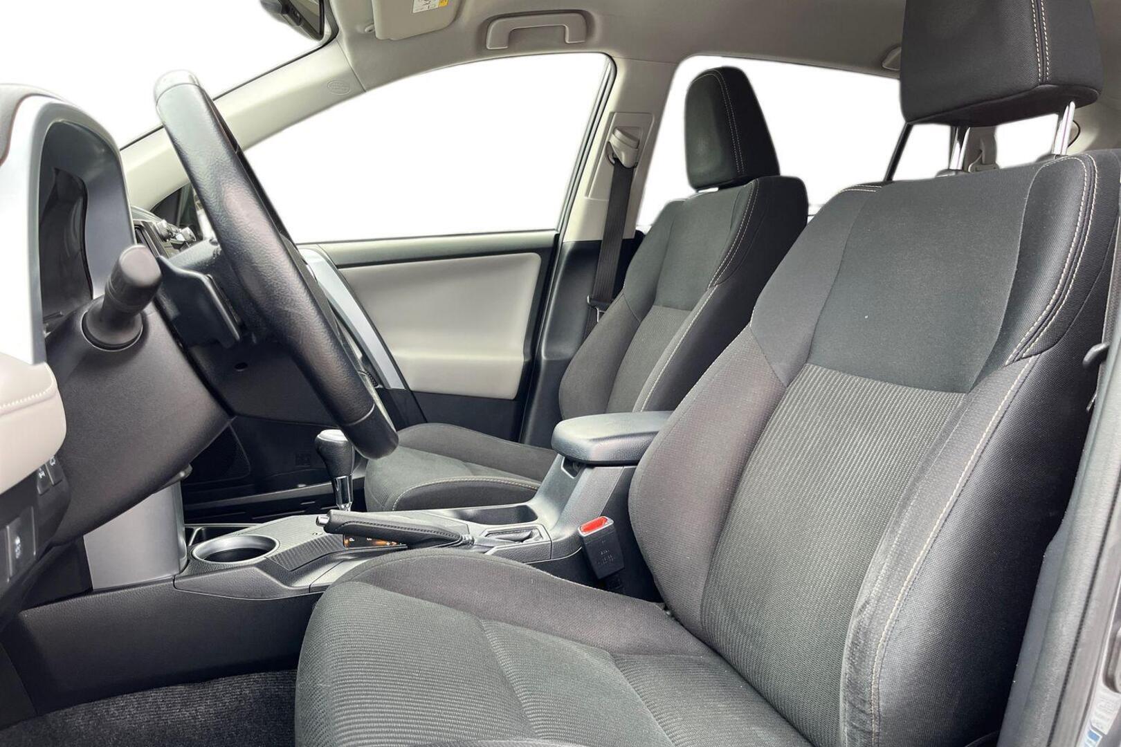 TOYOTA RAV4 8