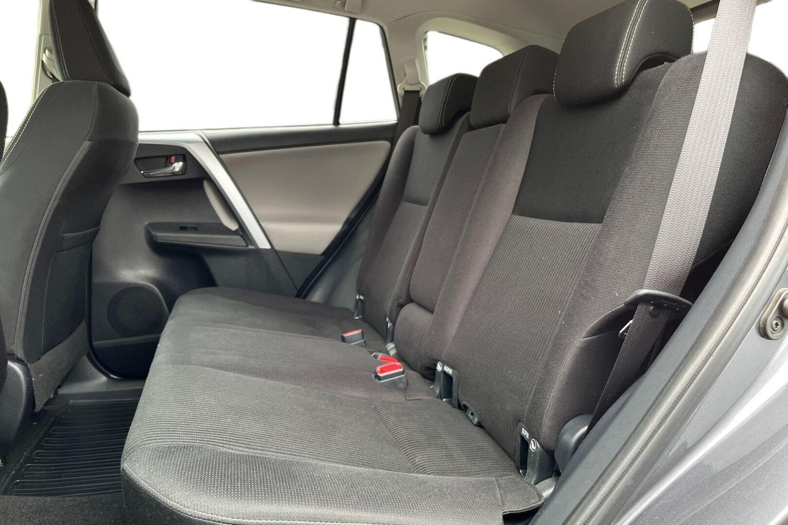 TOYOTA RAV4 9