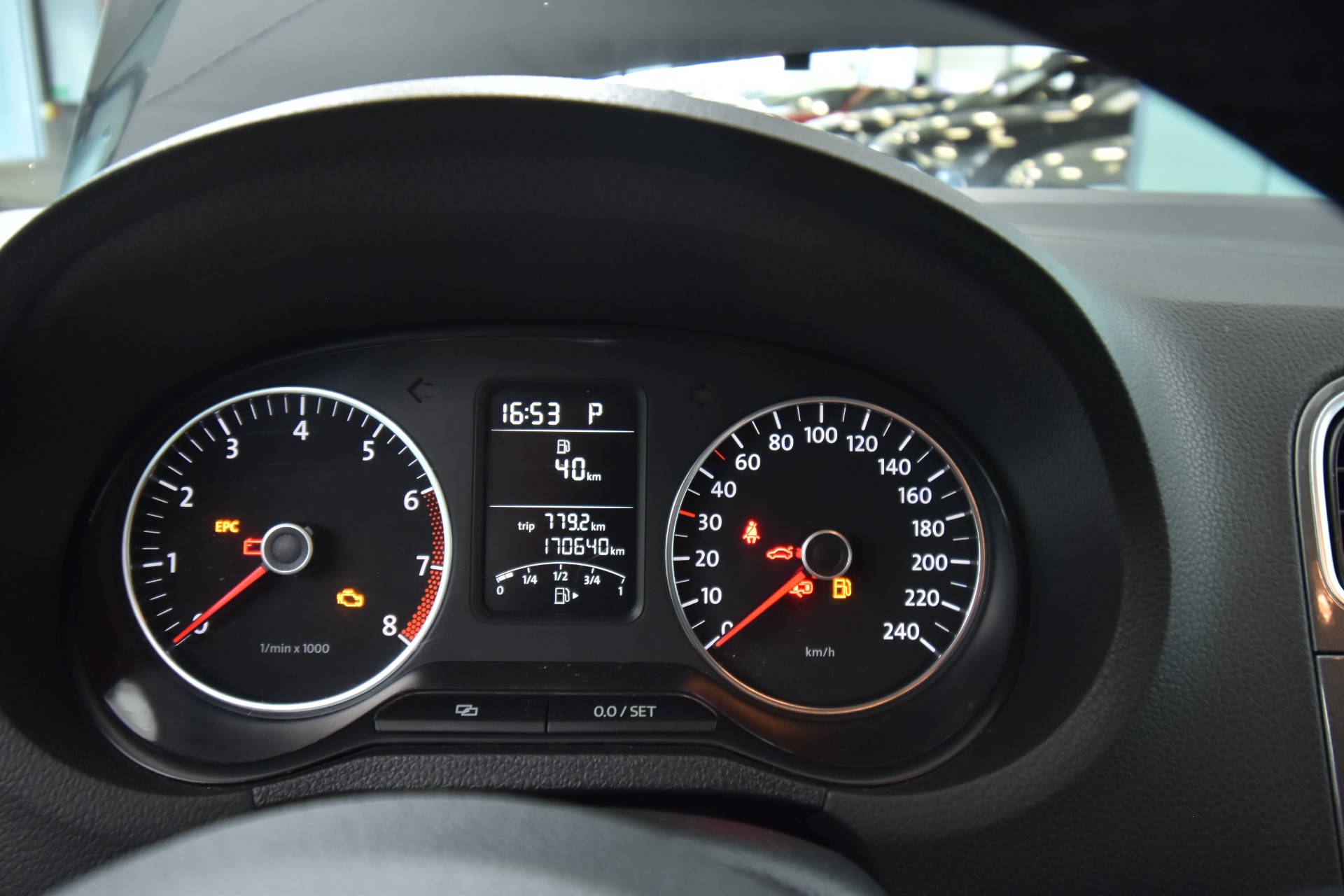 VOLKSWAGEN Polo 2011