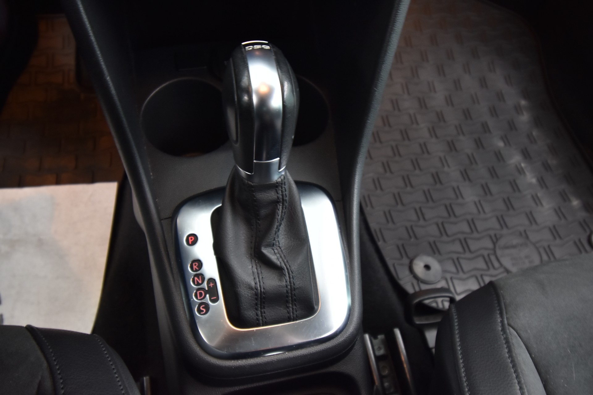 VOLKSWAGEN Polo 2011