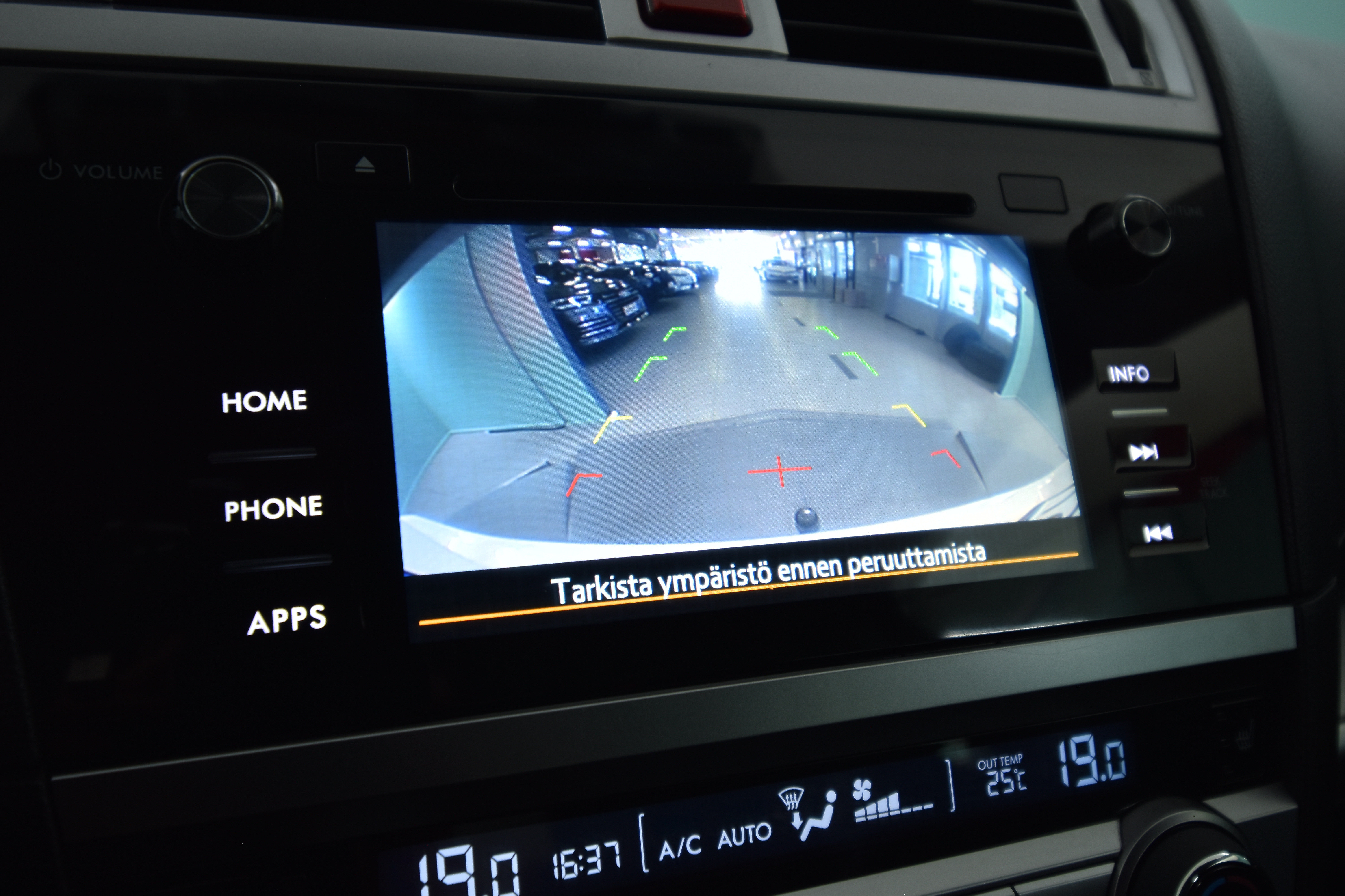 SUBARU Outback 2015