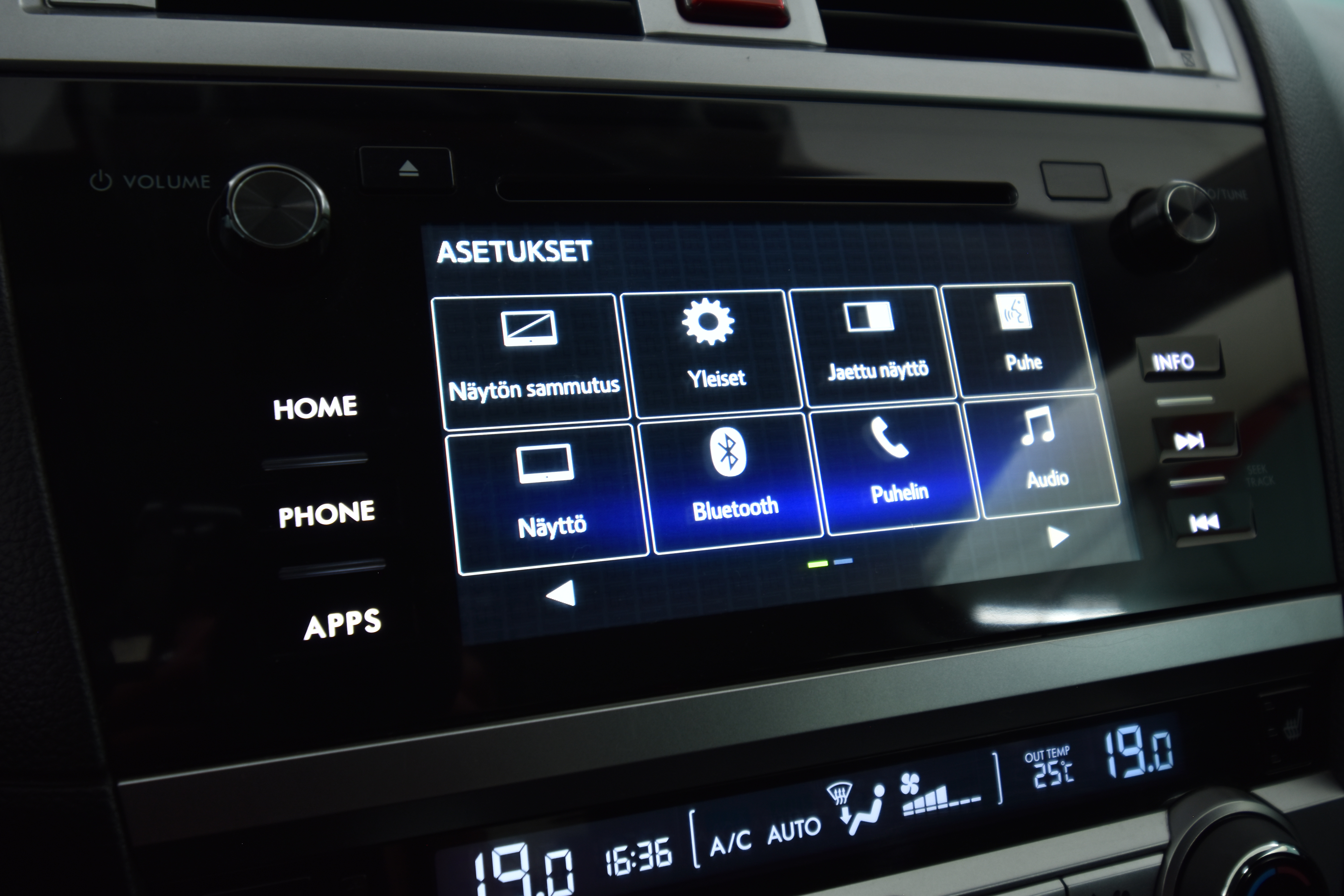 SUBARU Outback 2015