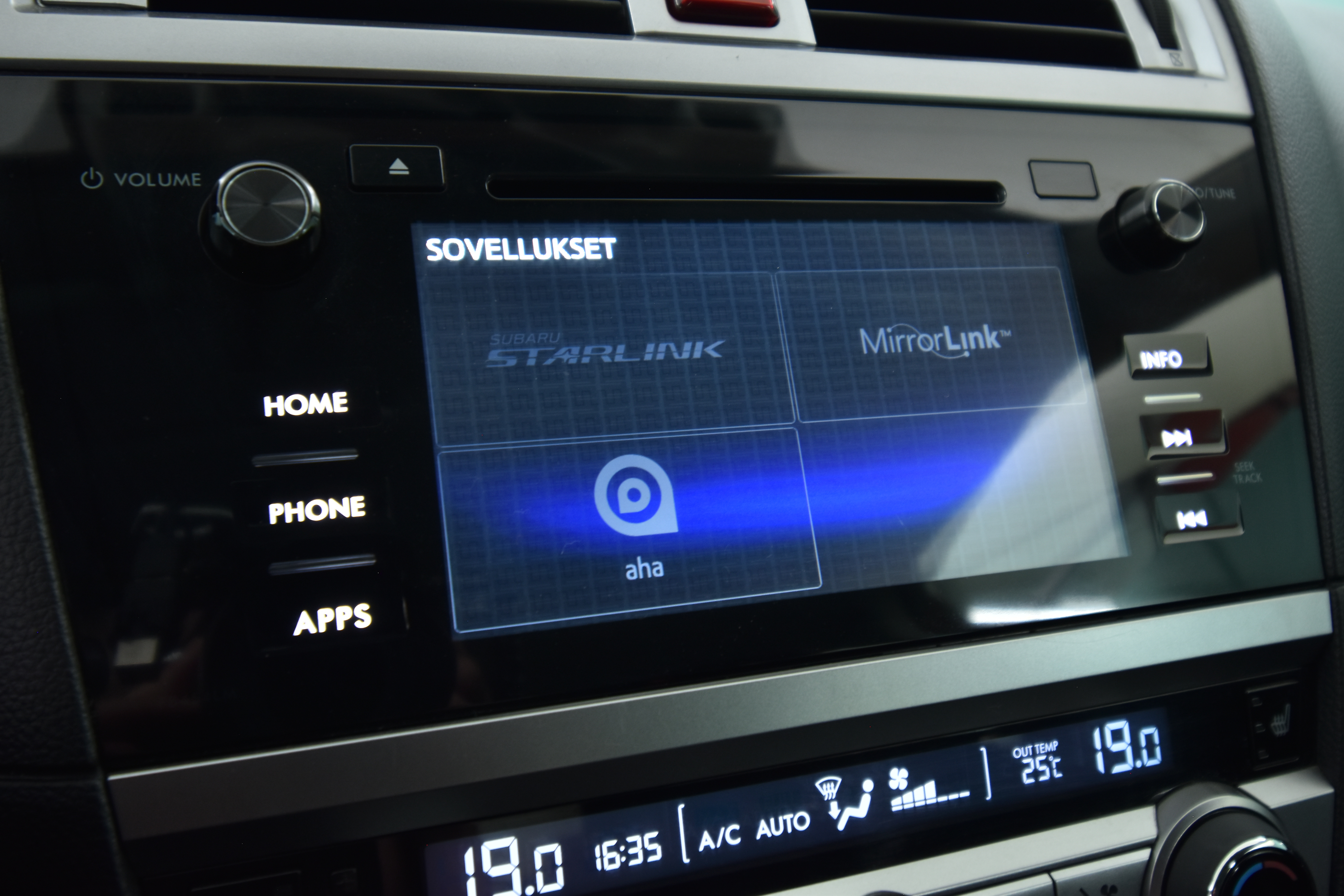 SUBARU Outback 2015