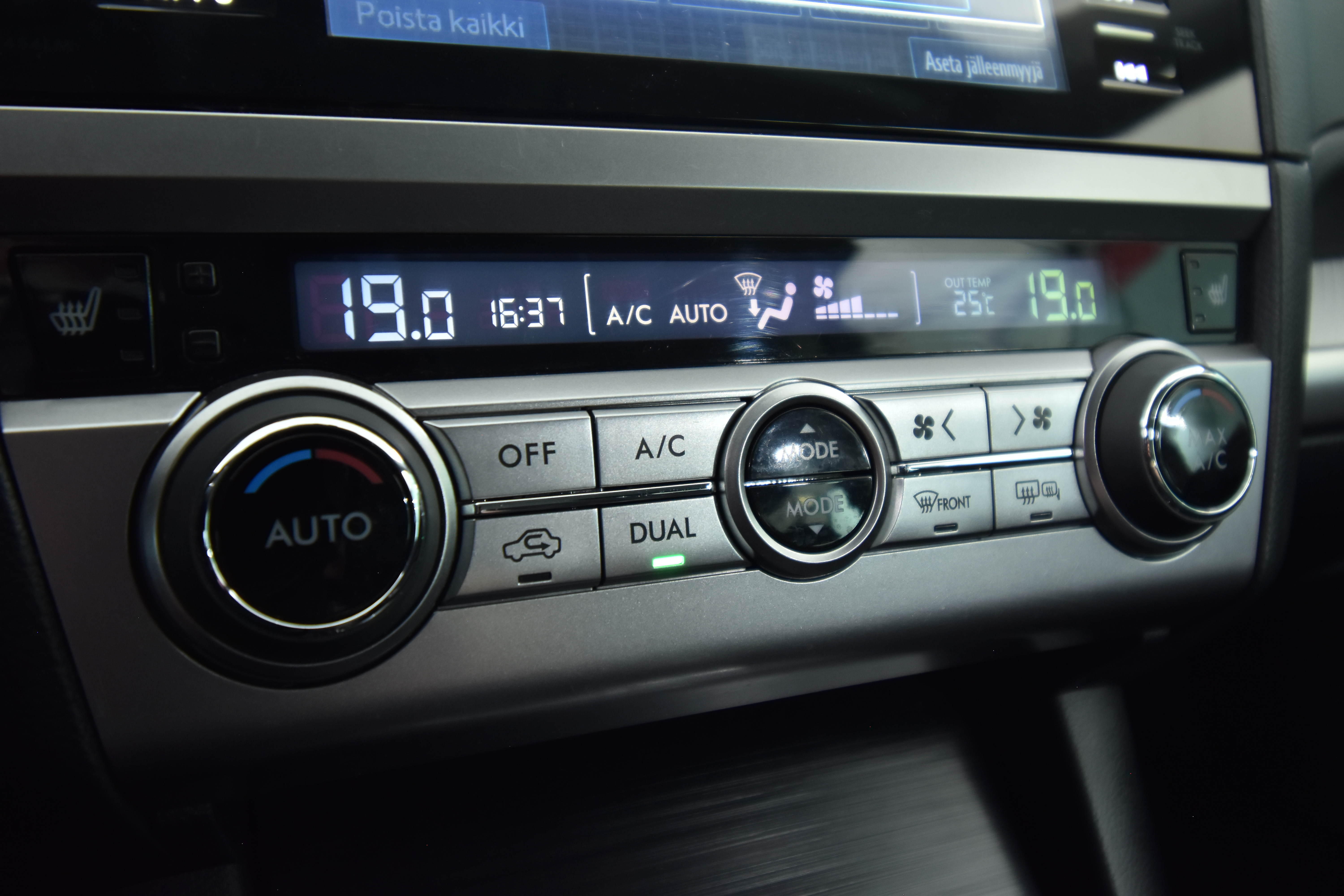 SUBARU Outback 2015