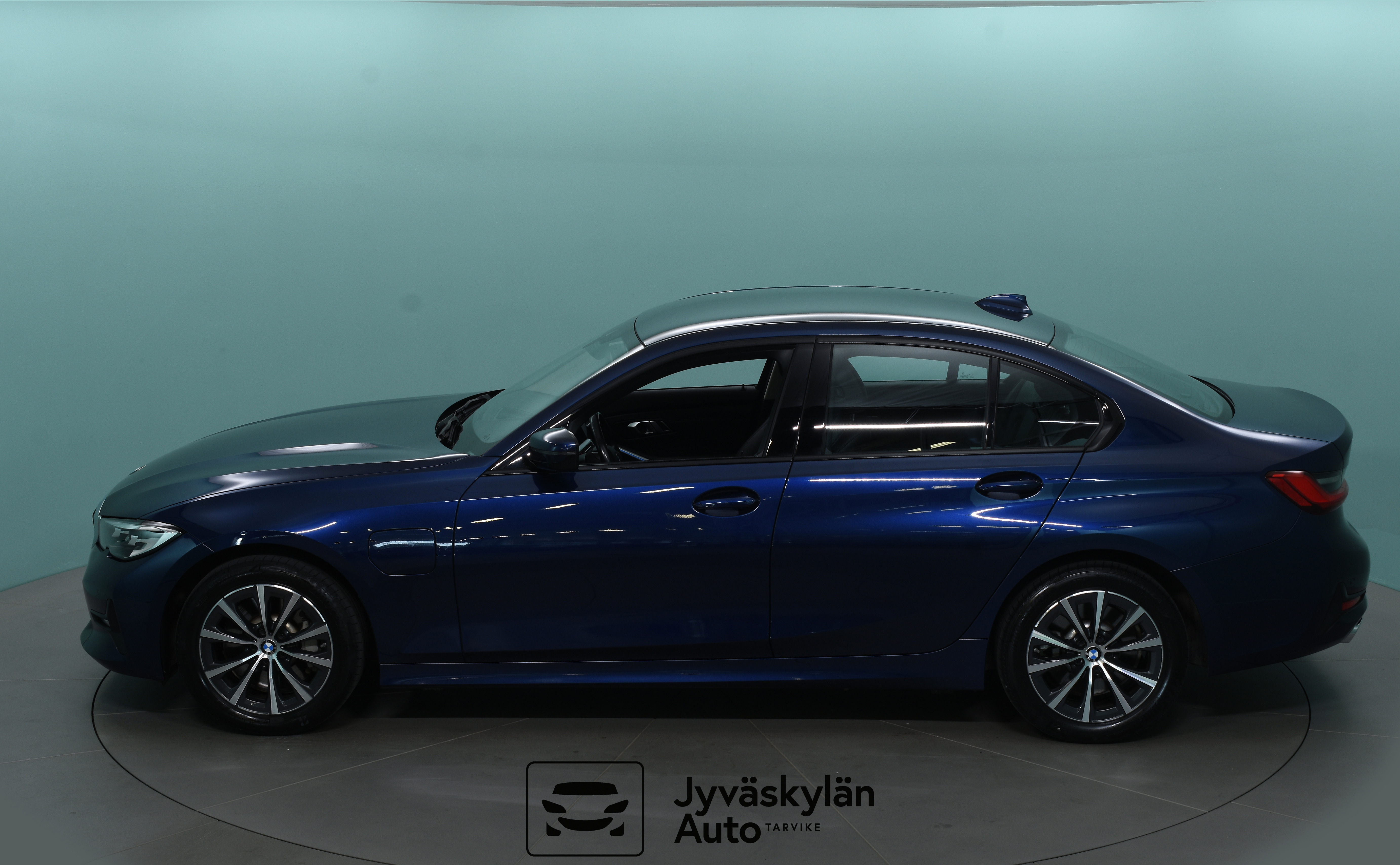BMW 330 2020