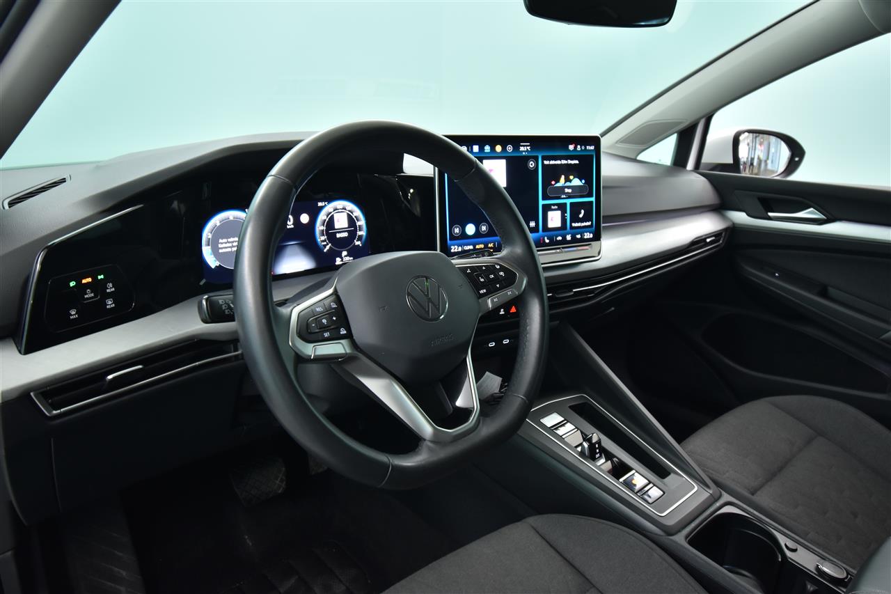 VOLKSWAGEN Golf 2024