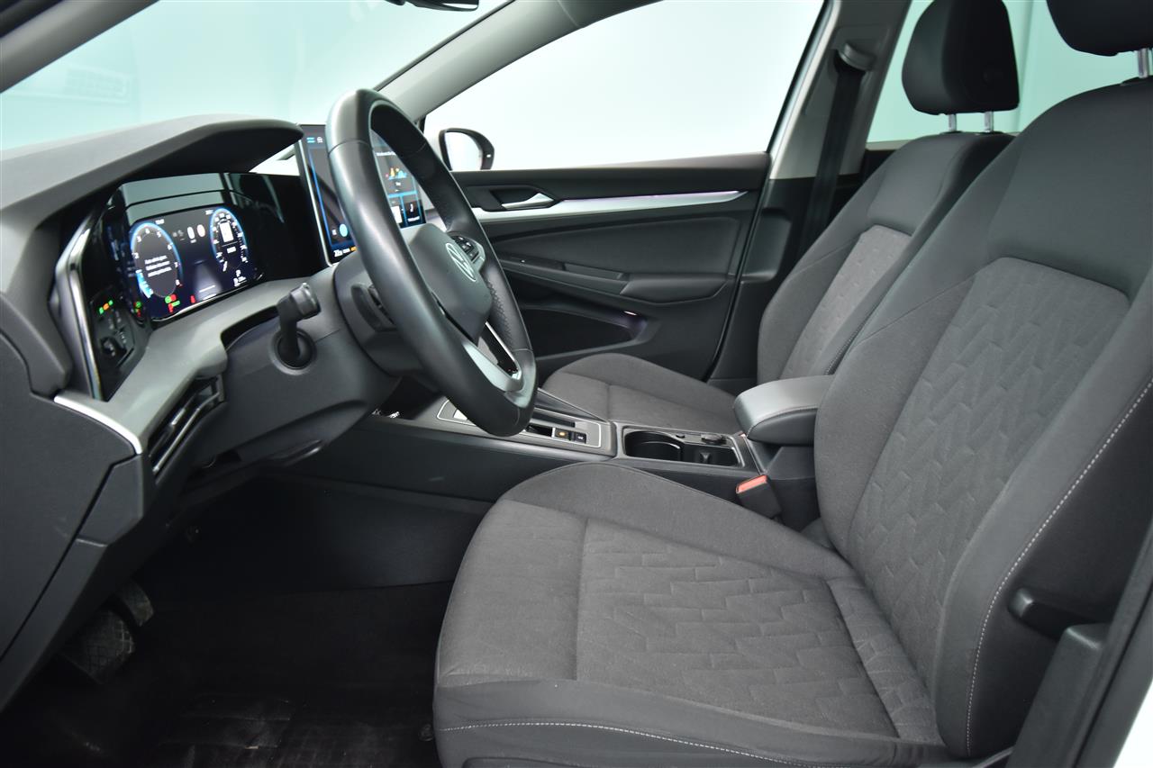 VOLKSWAGEN Golf 2024