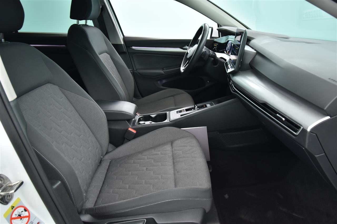 VOLKSWAGEN Golf 2024