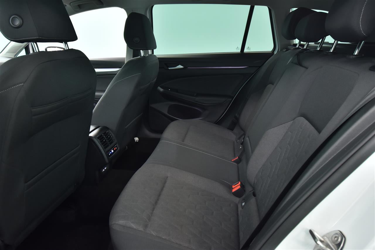 VOLKSWAGEN Golf 2024