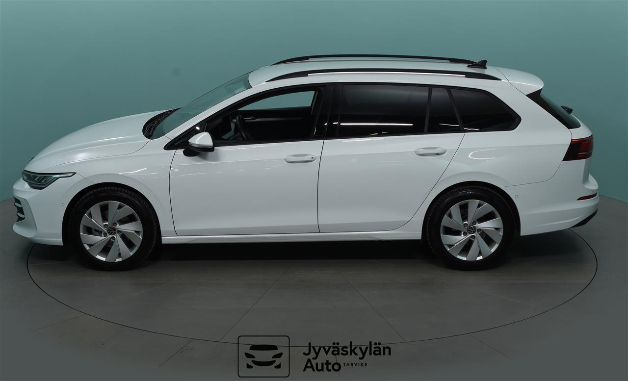 VOLKSWAGEN Golf 2024