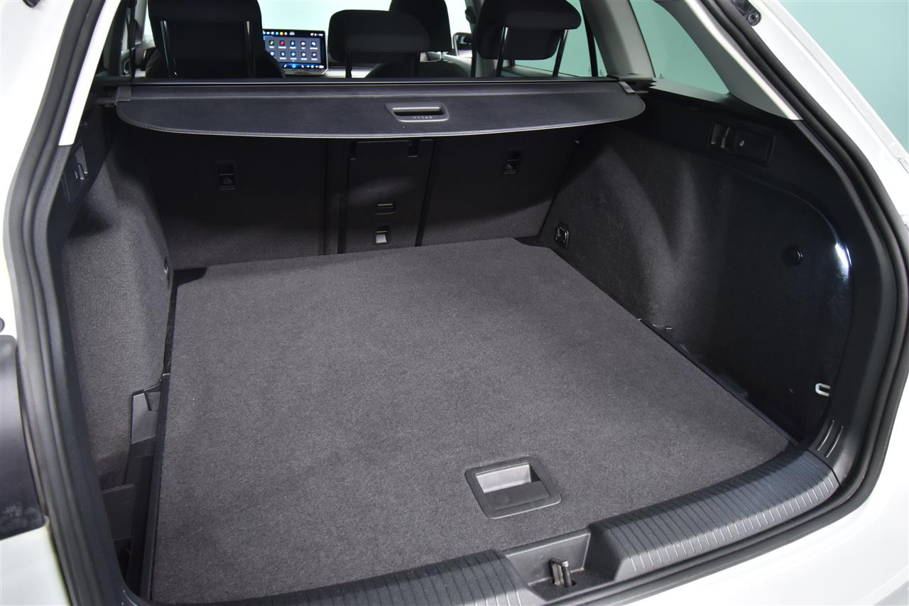 VOLKSWAGEN Golf 2024