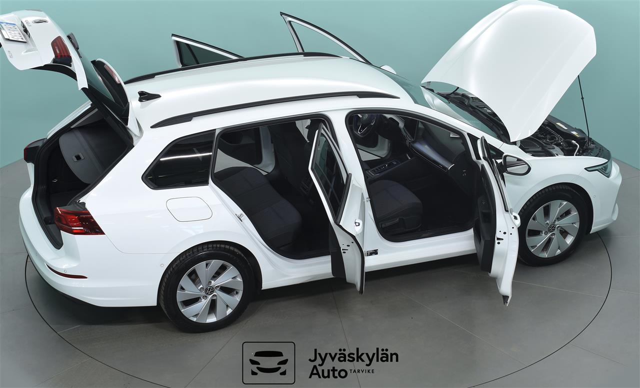 VOLKSWAGEN Golf 2024