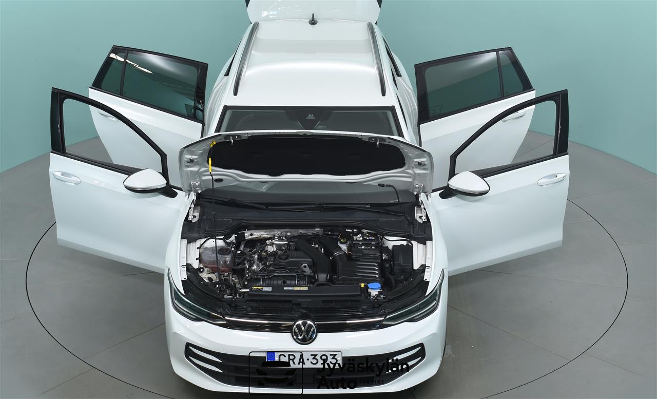 VOLKSWAGEN Golf 2024