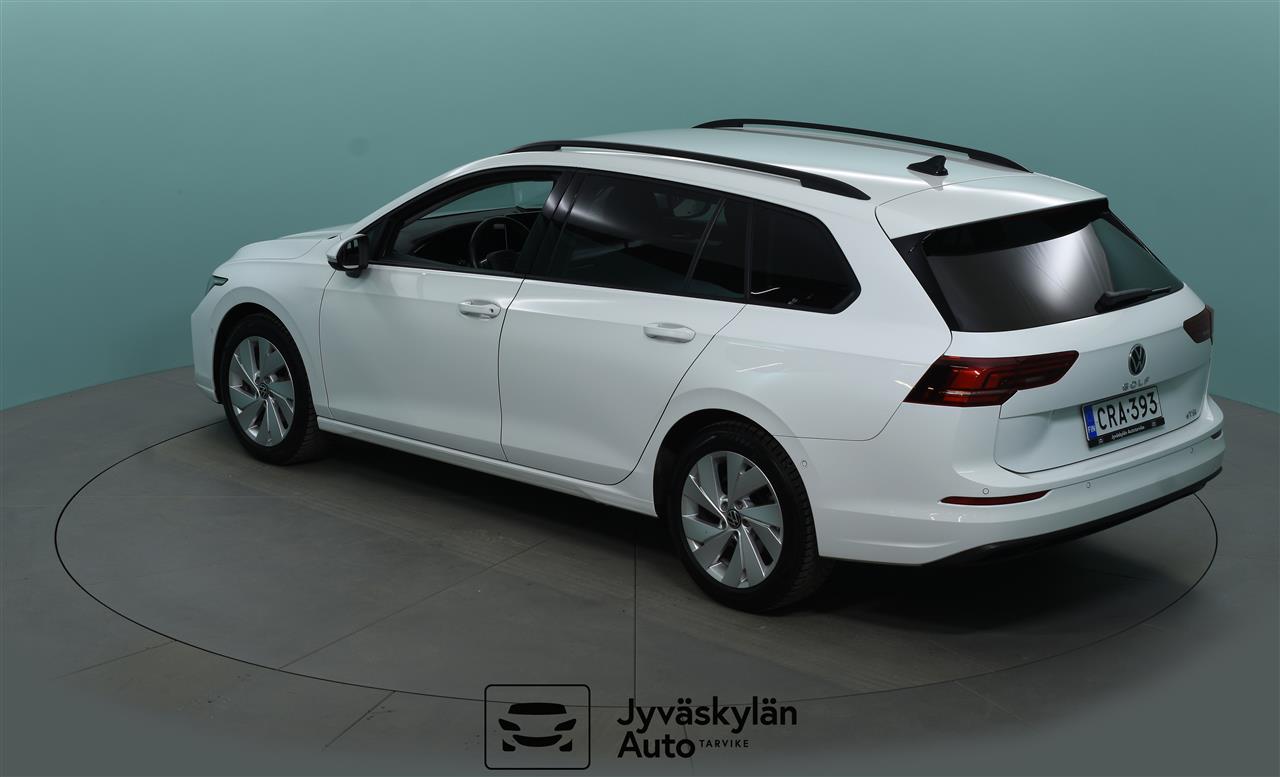 VOLKSWAGEN Golf 2024