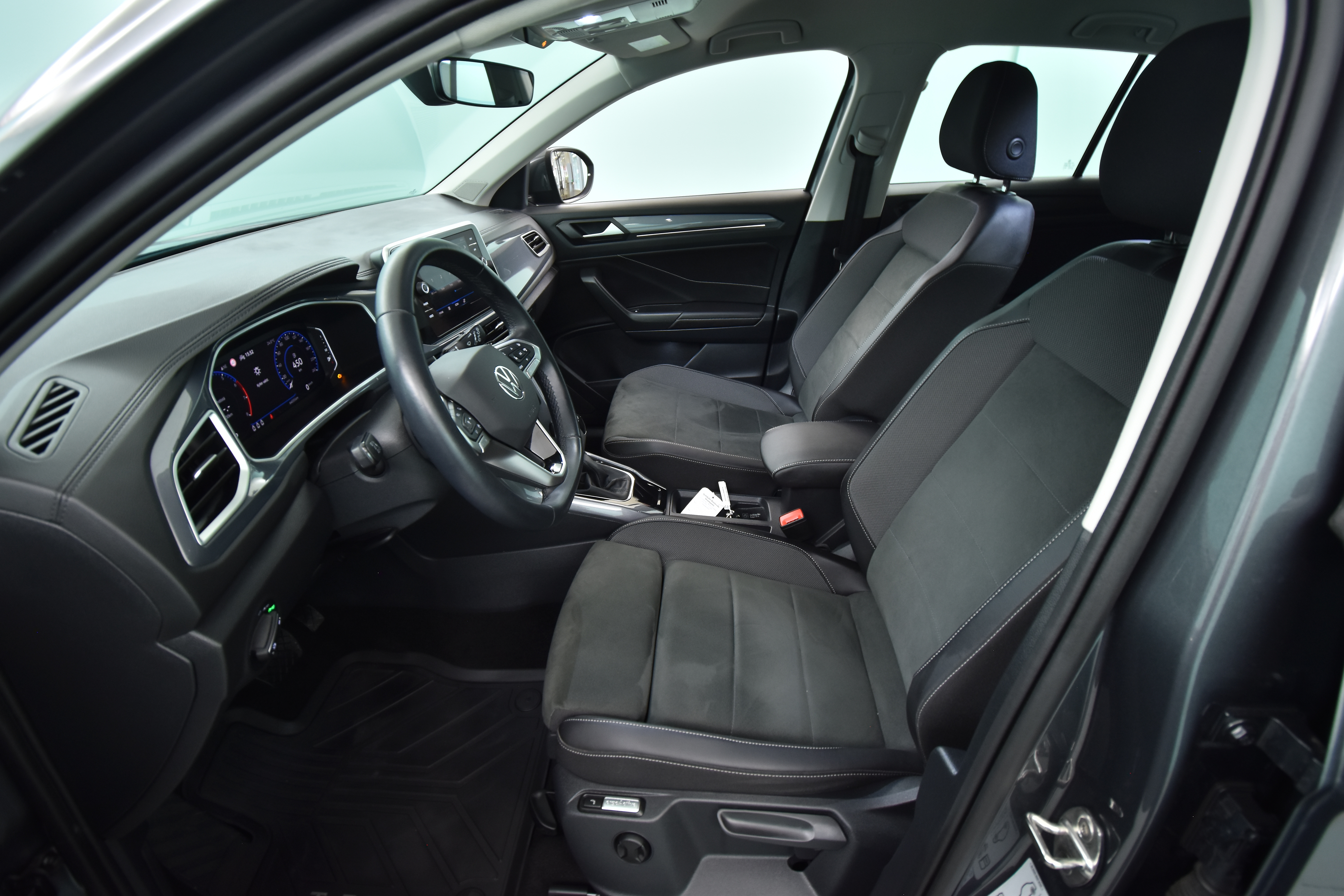 VOLKSWAGEN T-Roc 2024