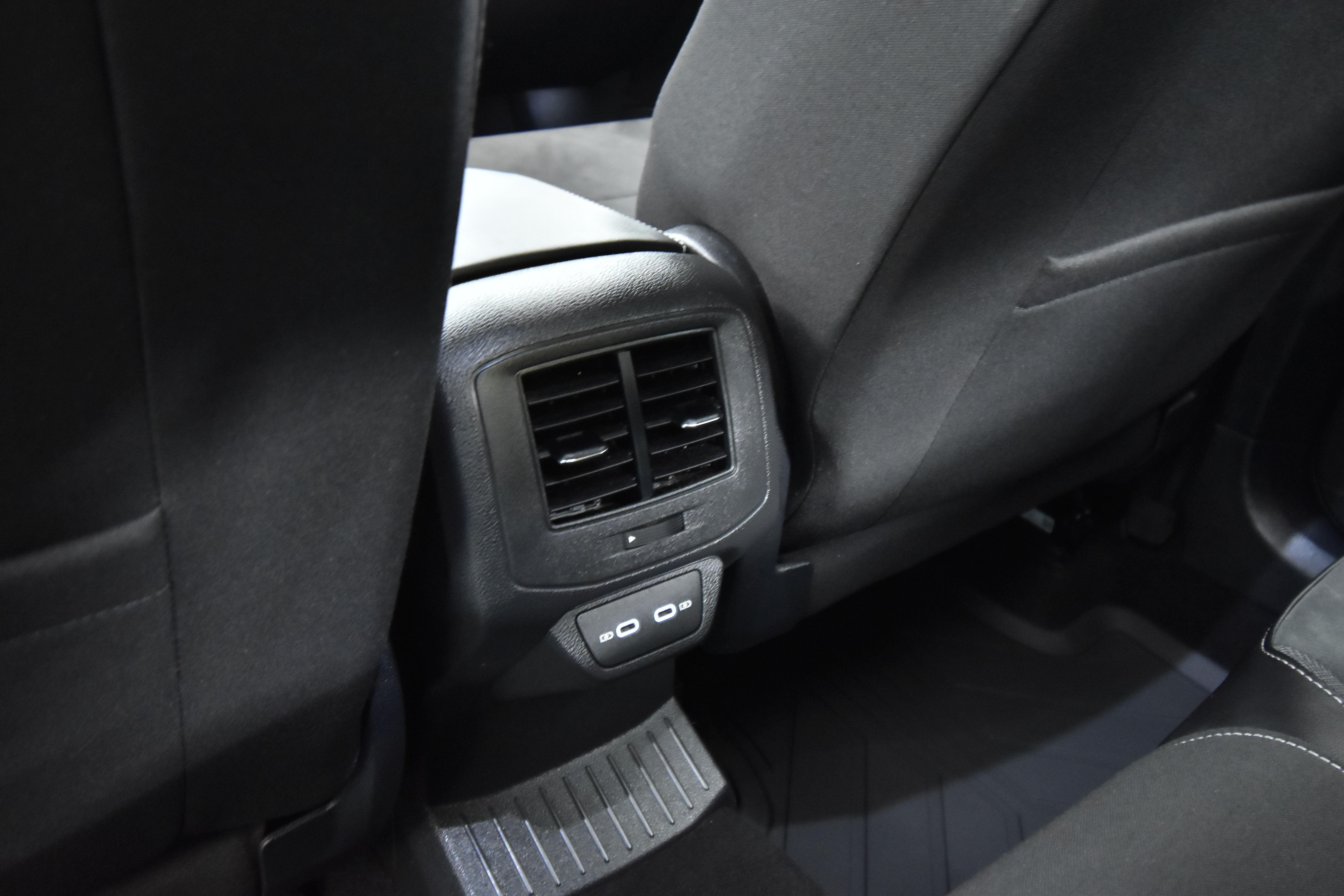 VOLKSWAGEN T-Roc 2024