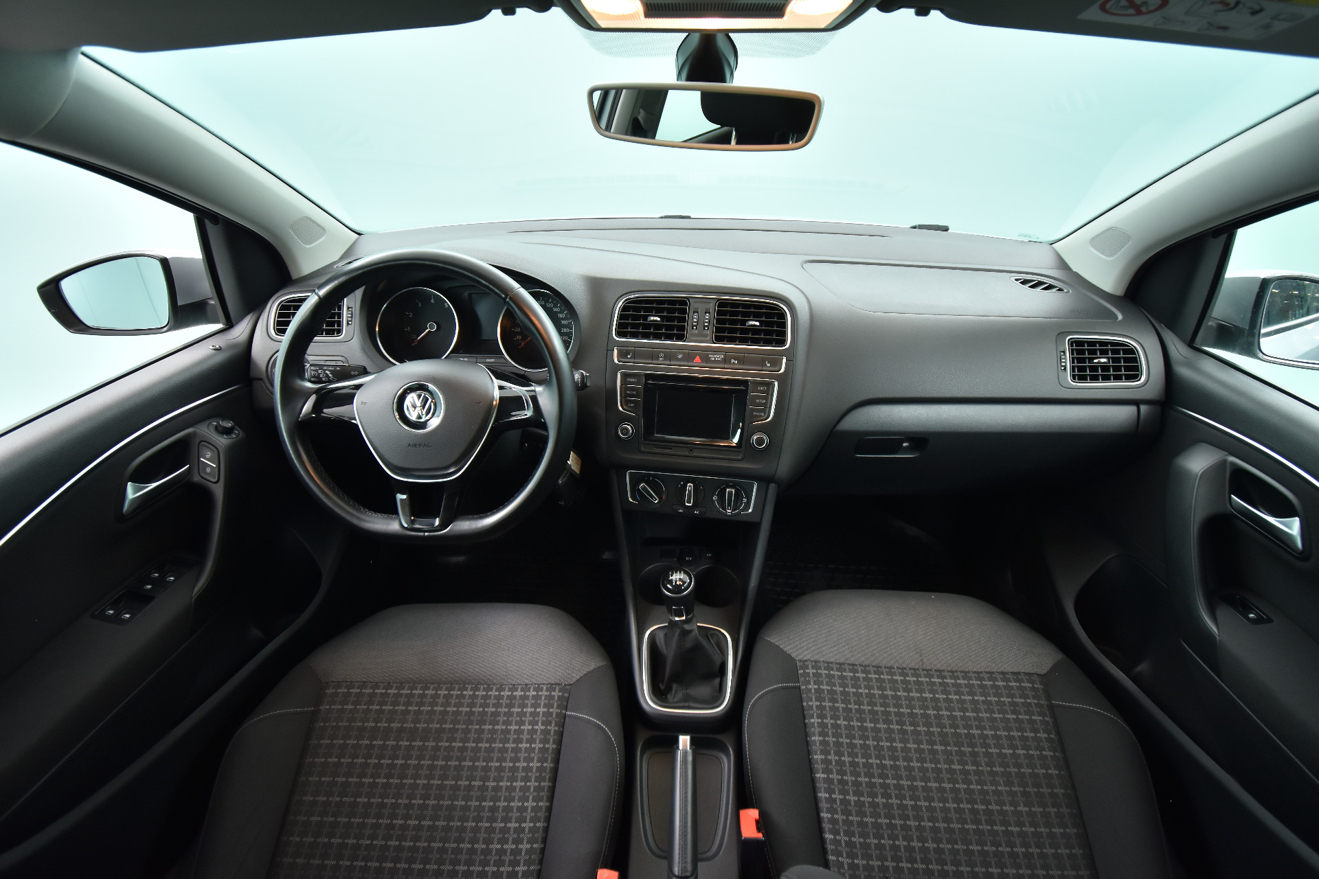 VOLKSWAGEN Polo 2015