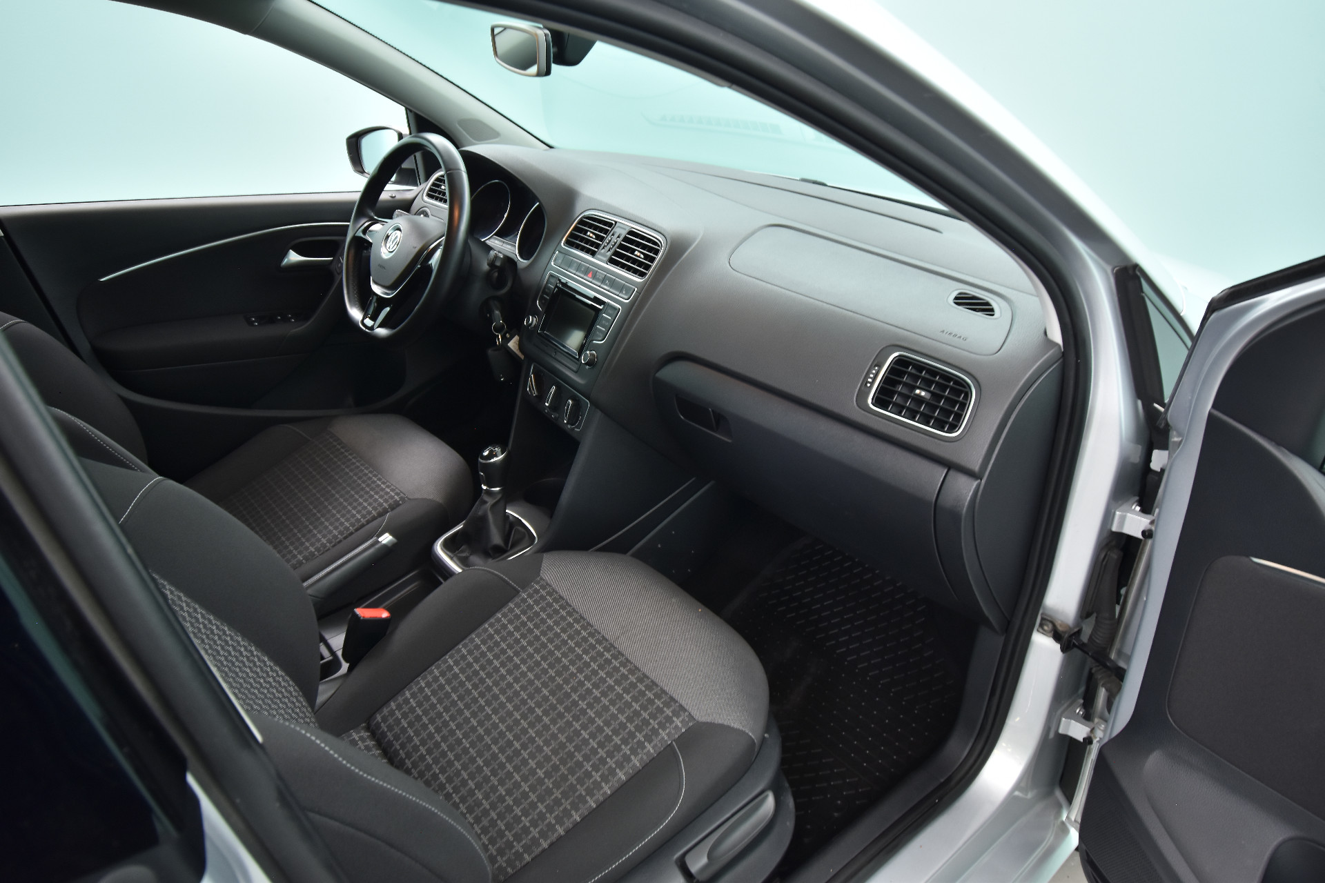 VOLKSWAGEN Polo 2015