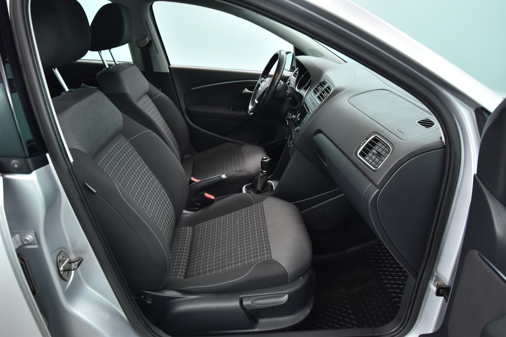 VOLKSWAGEN Polo 2015