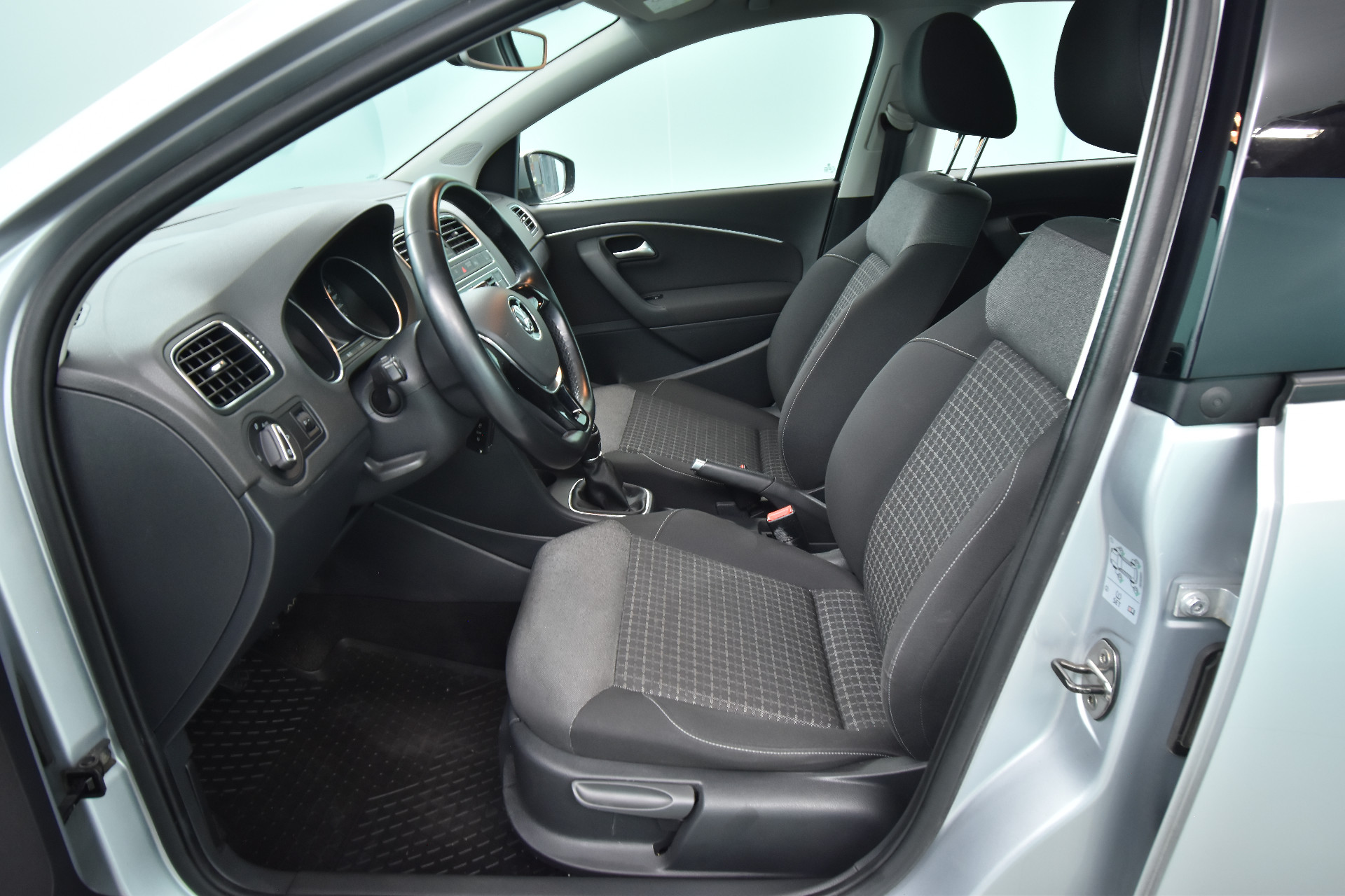 VOLKSWAGEN Polo 2015