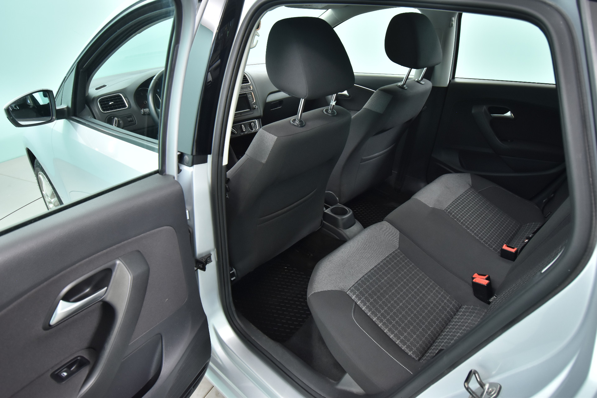 VOLKSWAGEN Polo 2015