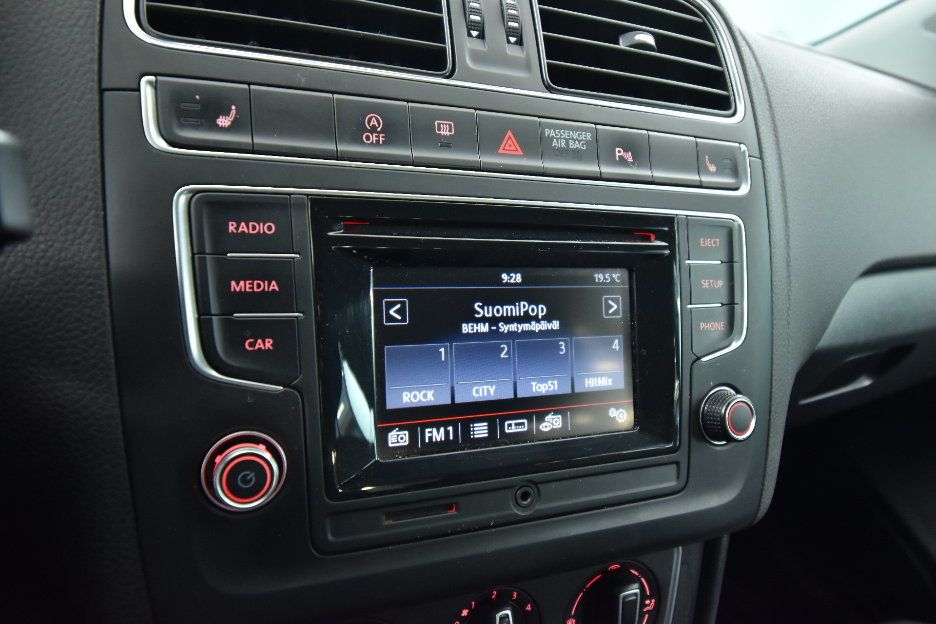 VOLKSWAGEN Polo 2015