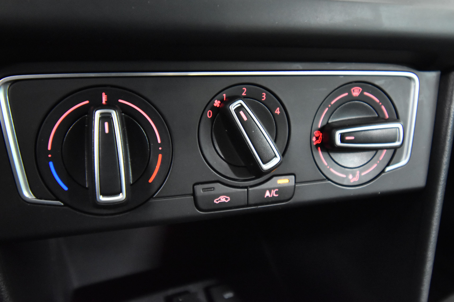 VOLKSWAGEN Polo 2015