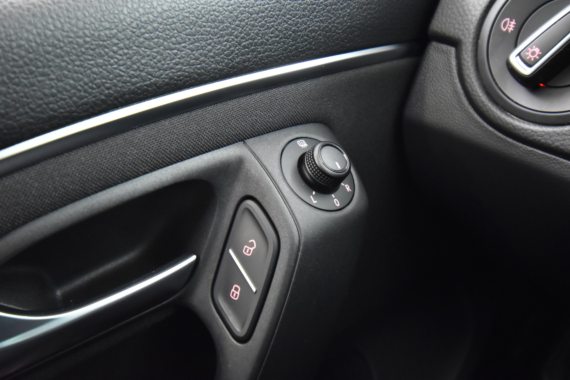 VOLKSWAGEN Polo 2015