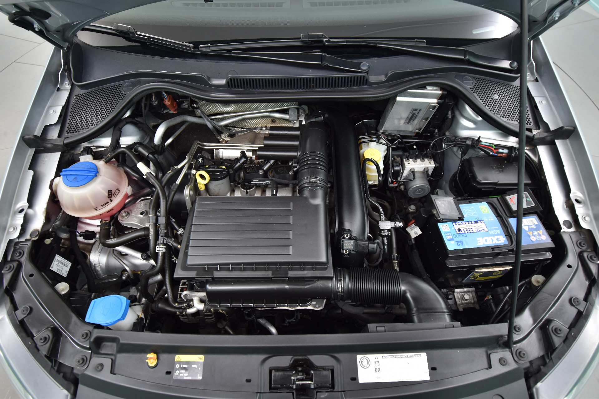 VOLKSWAGEN Polo 2015