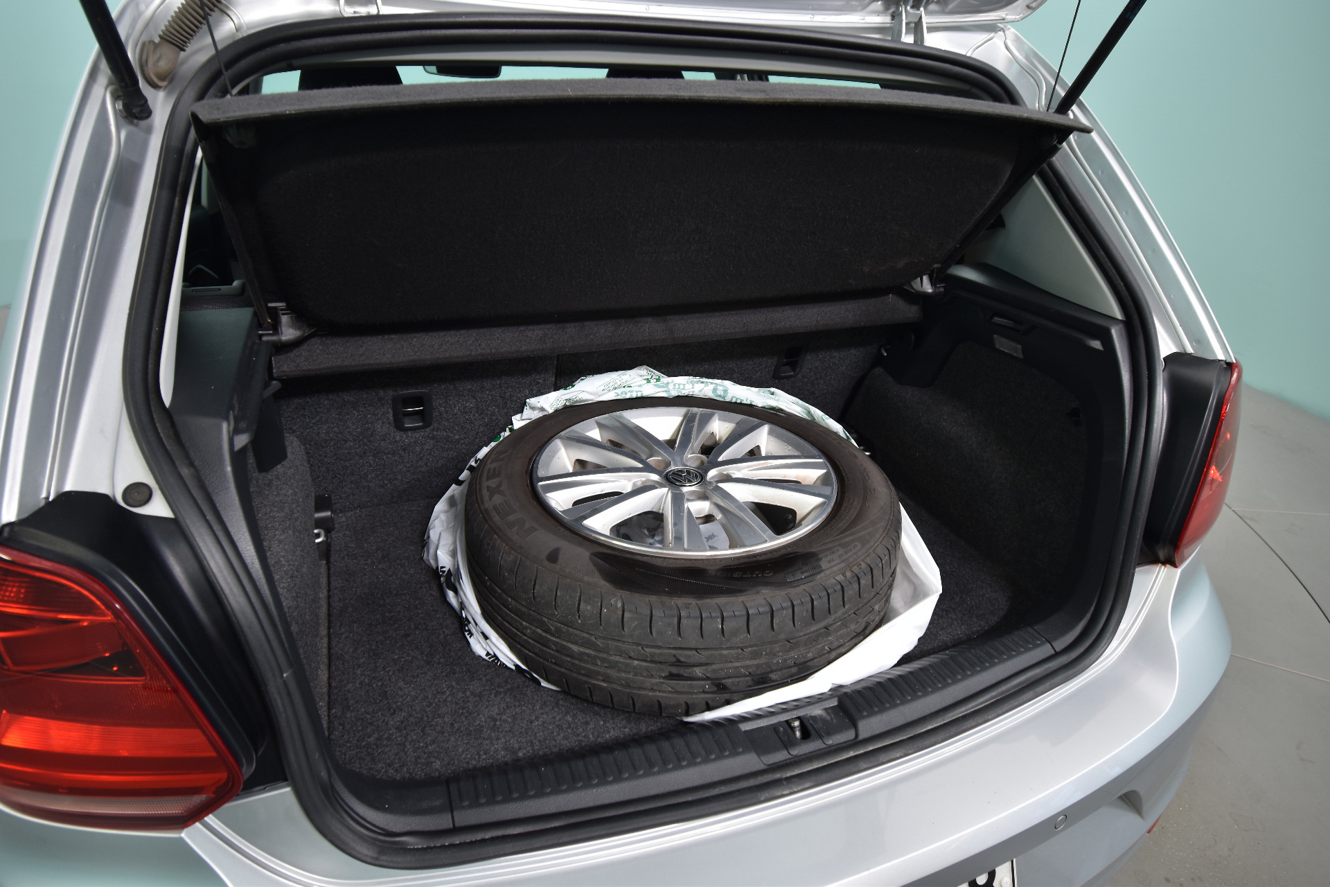 VOLKSWAGEN Polo 2015