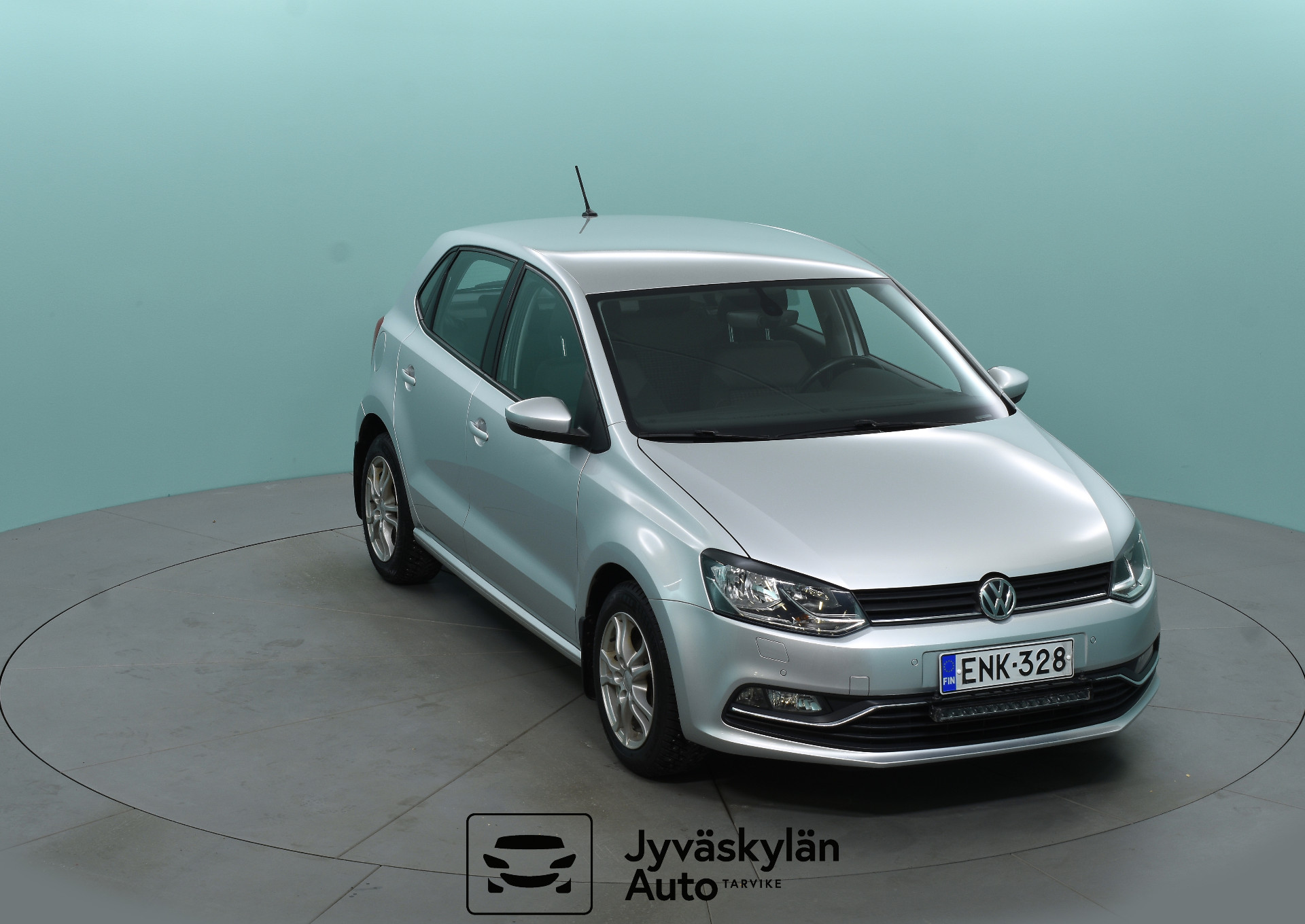 VOLKSWAGEN Polo 2015