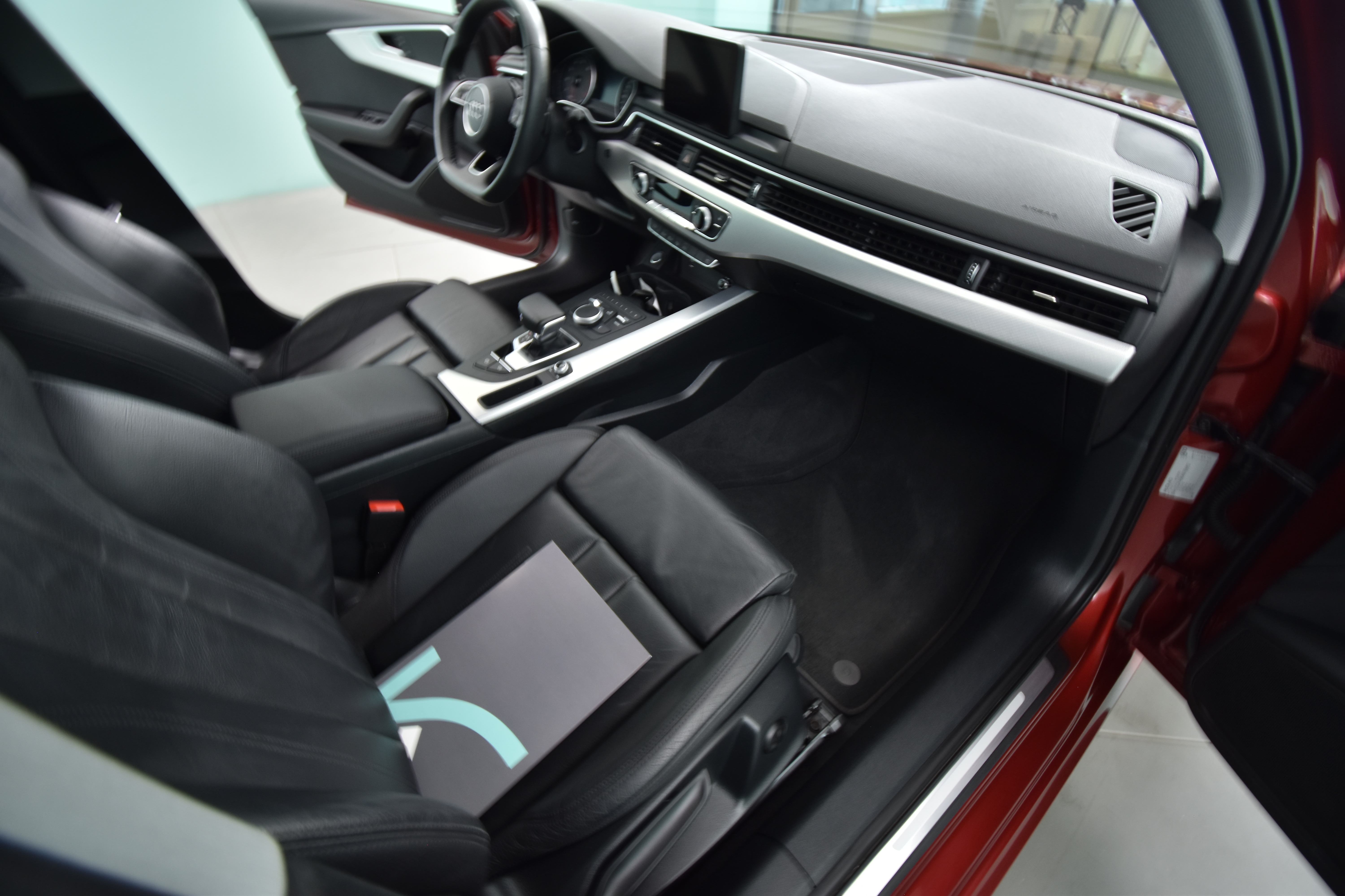 AUDI A4 2019