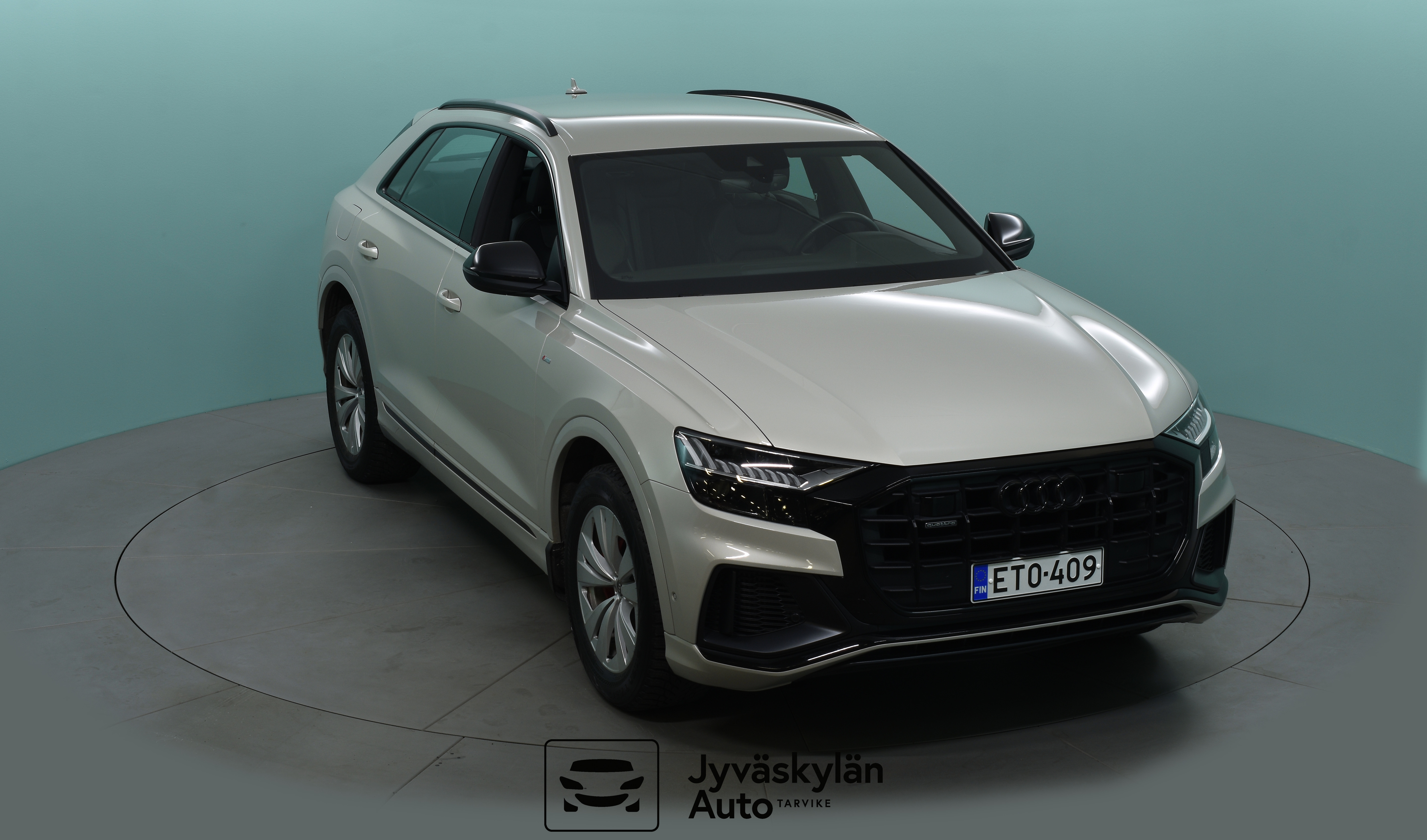 AUDI Q8 2021