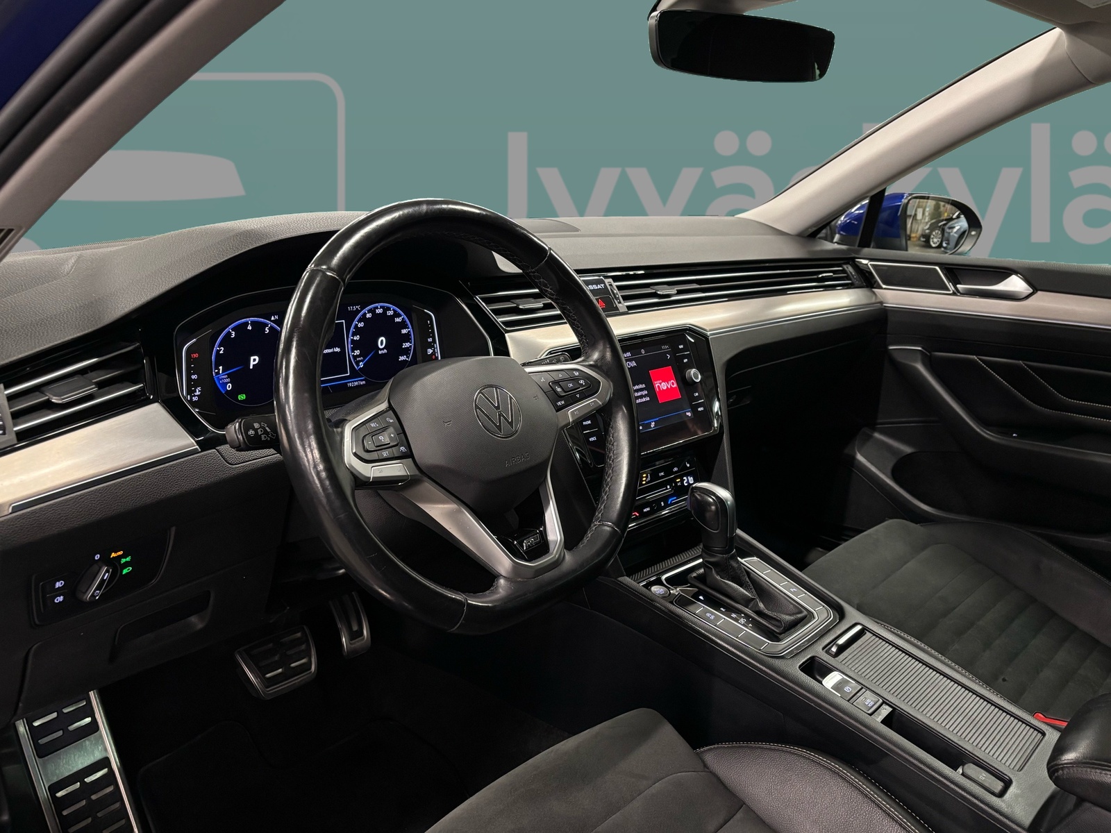 VOLKSWAGEN Passat 2022