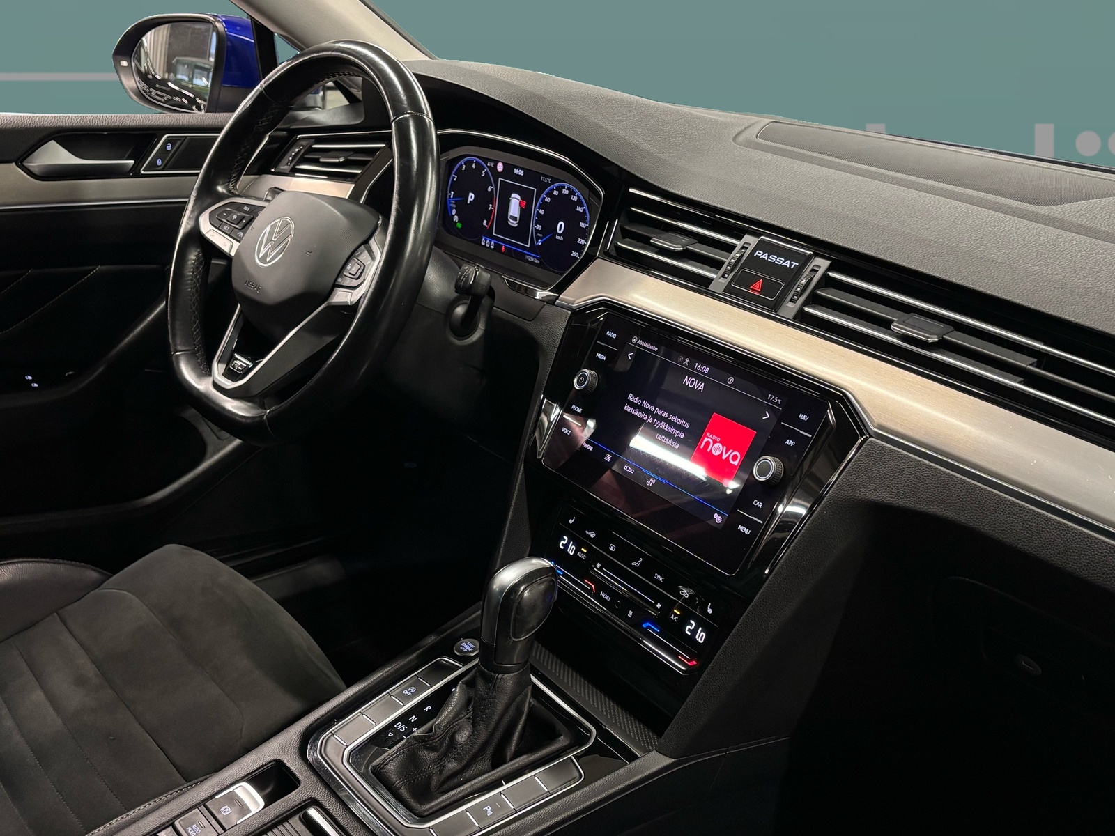VOLKSWAGEN Passat 2022