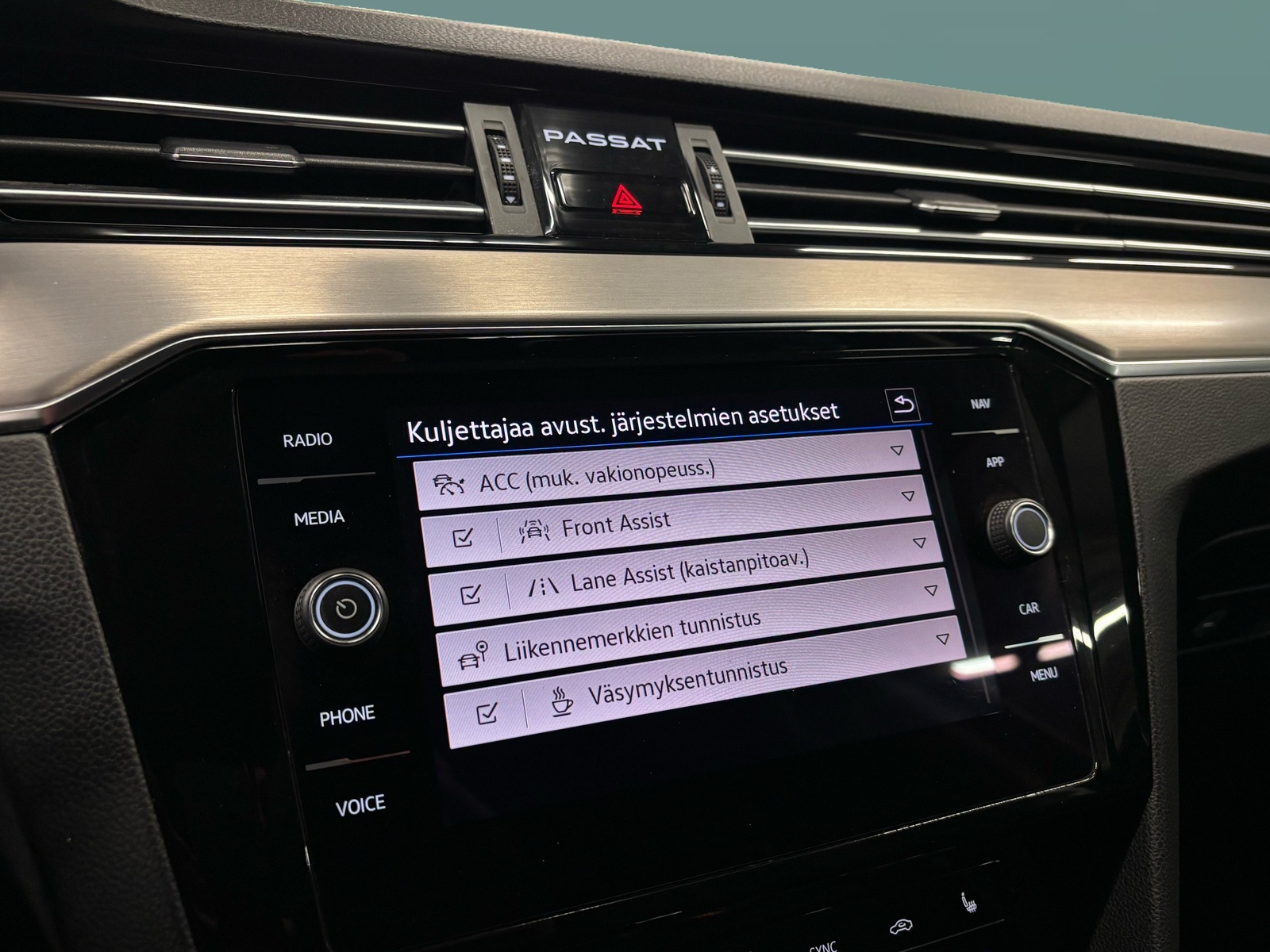 VOLKSWAGEN Passat 2022