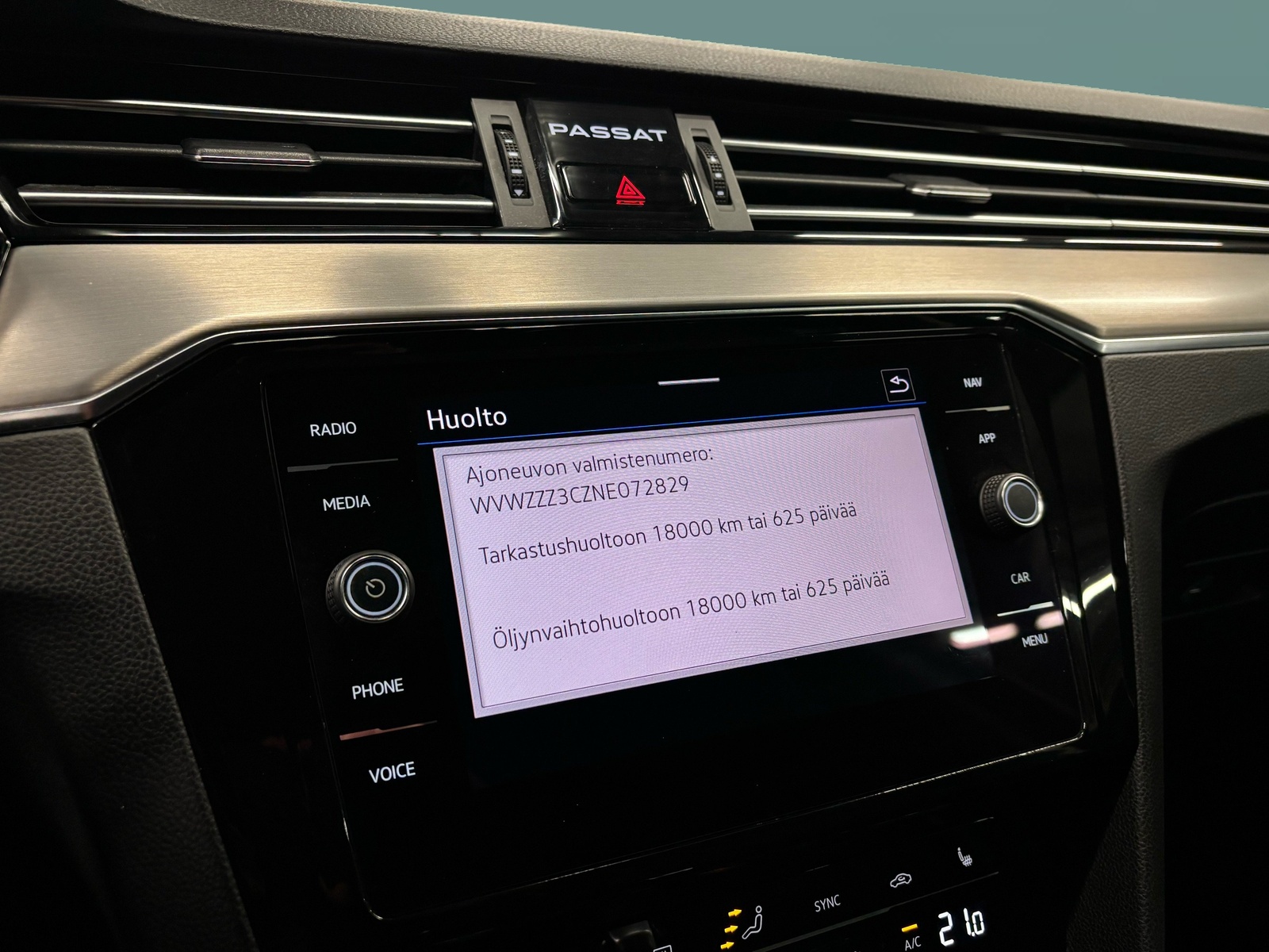 VOLKSWAGEN Passat 2022