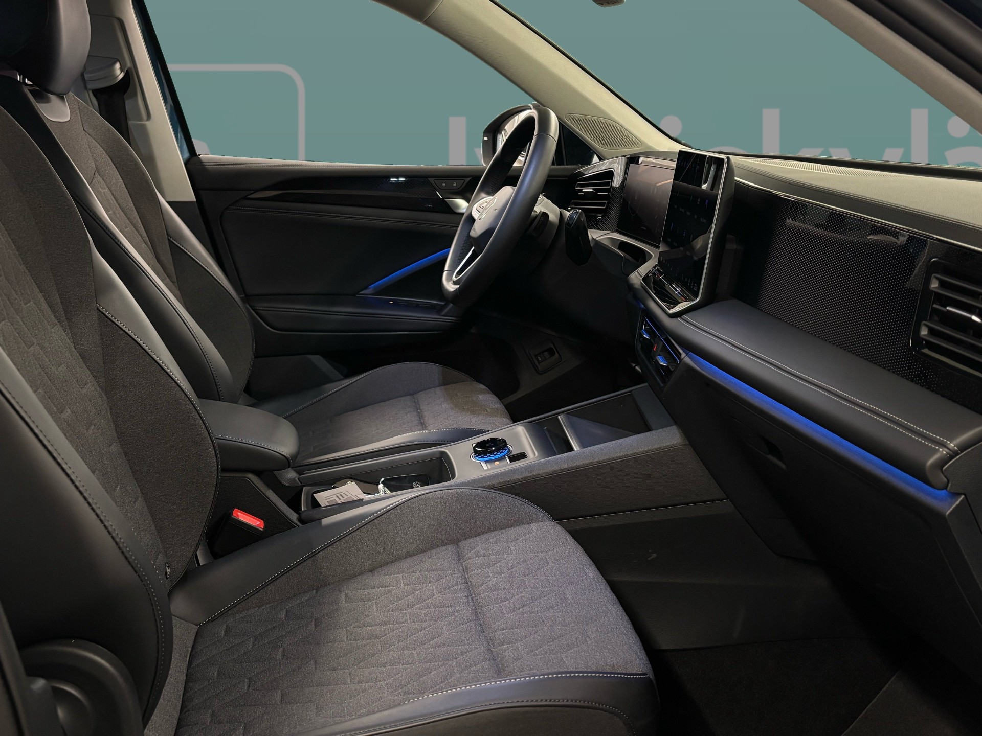 VOLKSWAGEN Tiguan 2024