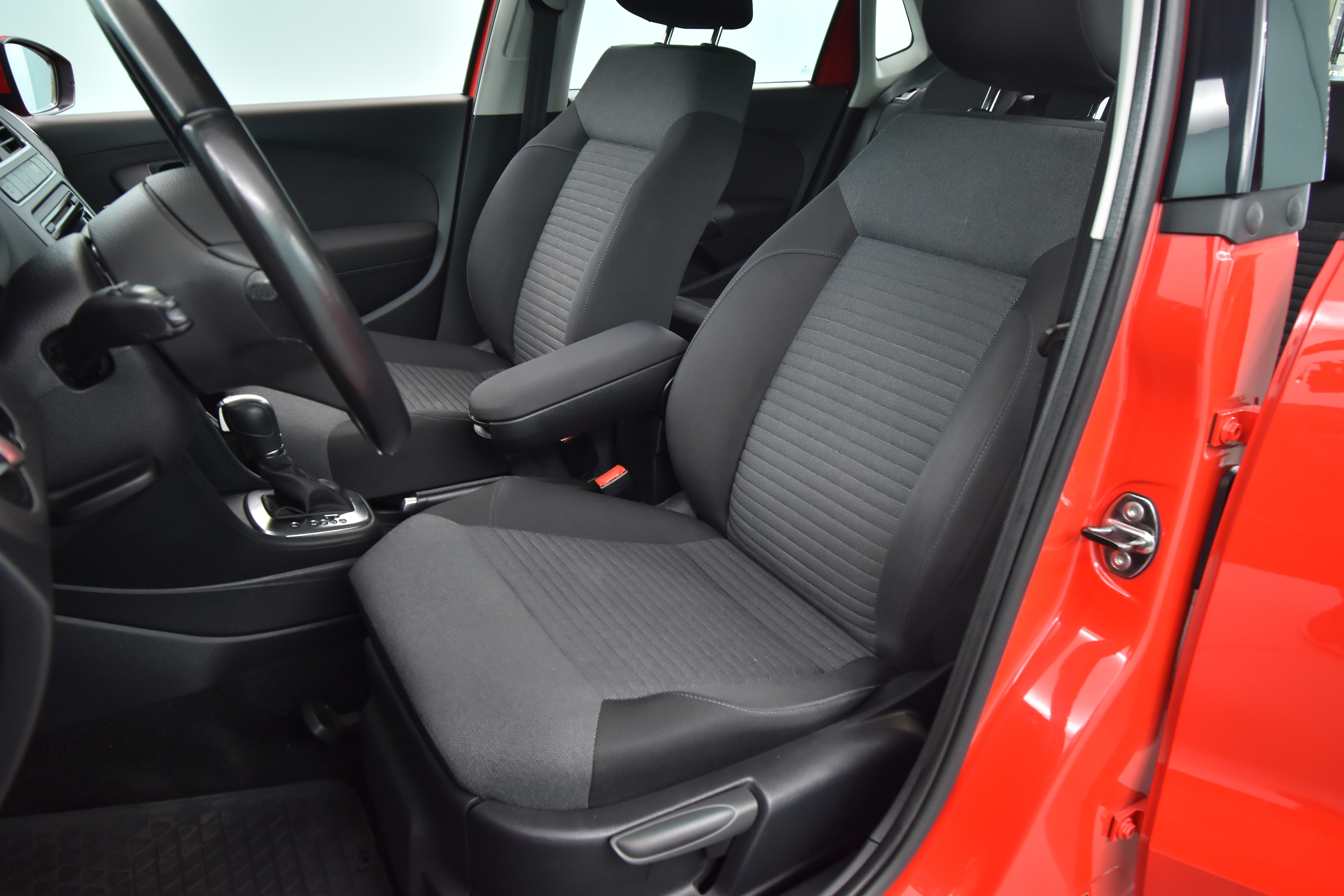 VOLKSWAGEN Polo 2013