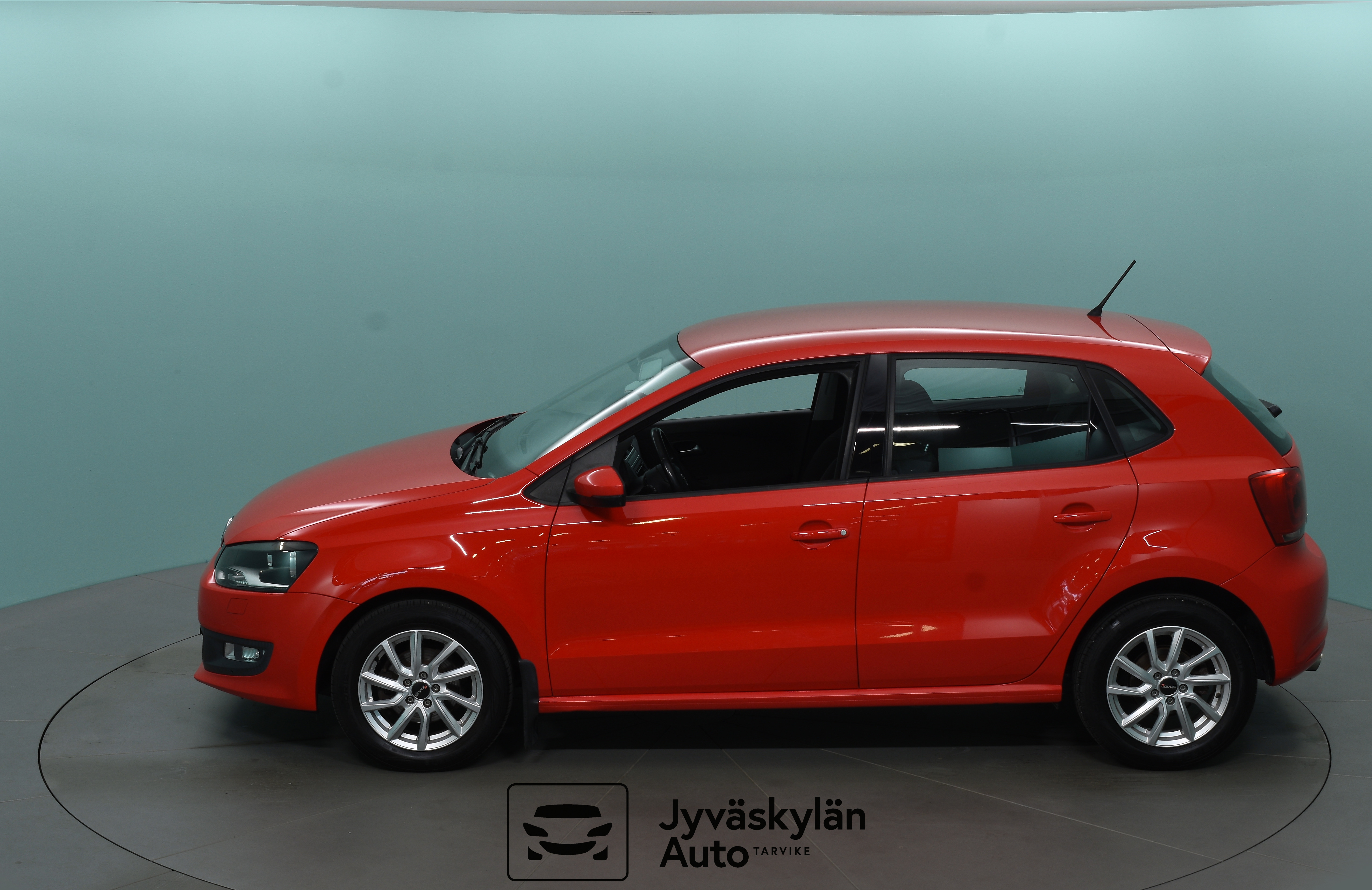 VOLKSWAGEN Polo 2013