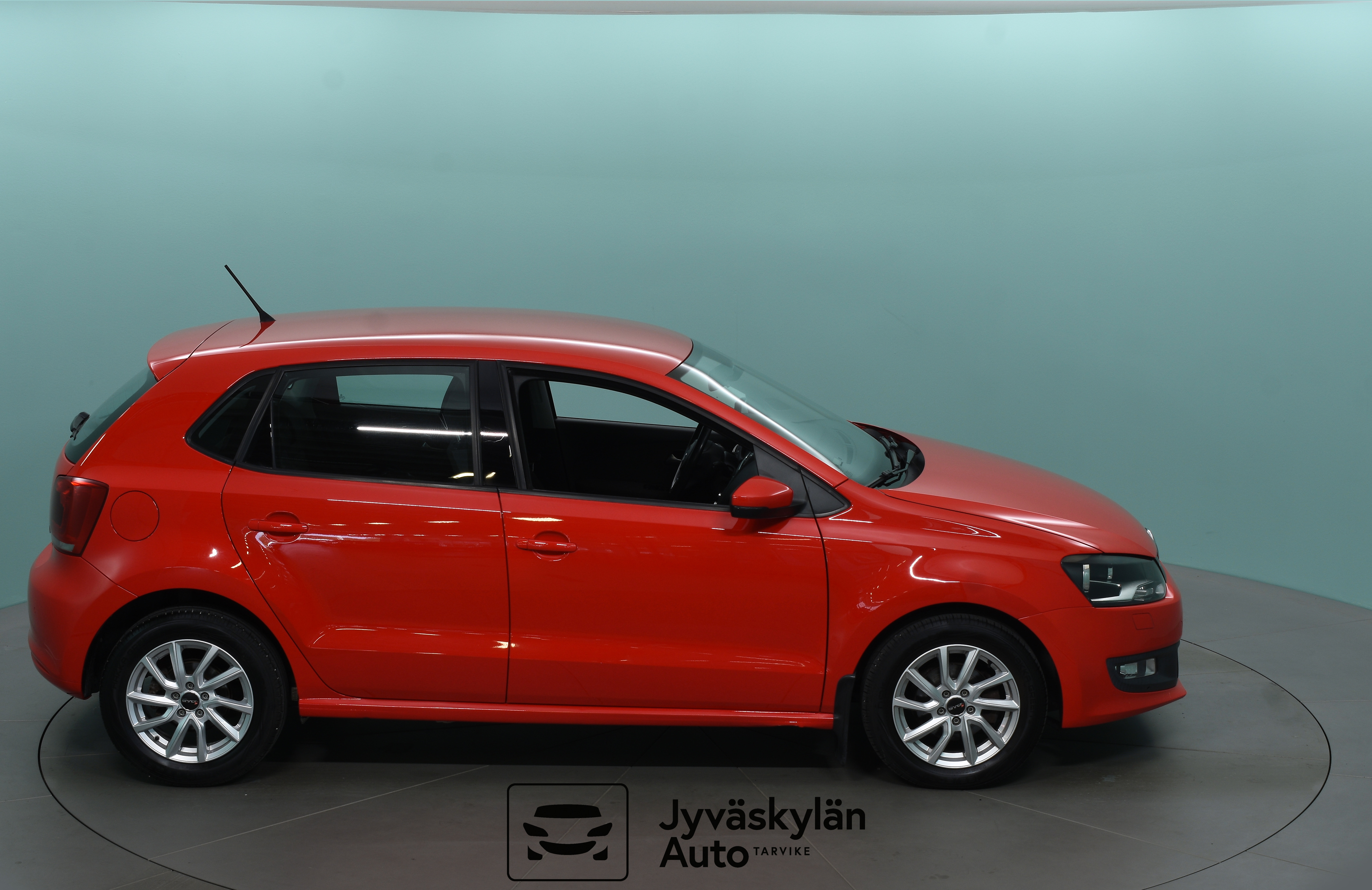 VOLKSWAGEN Polo 2013
