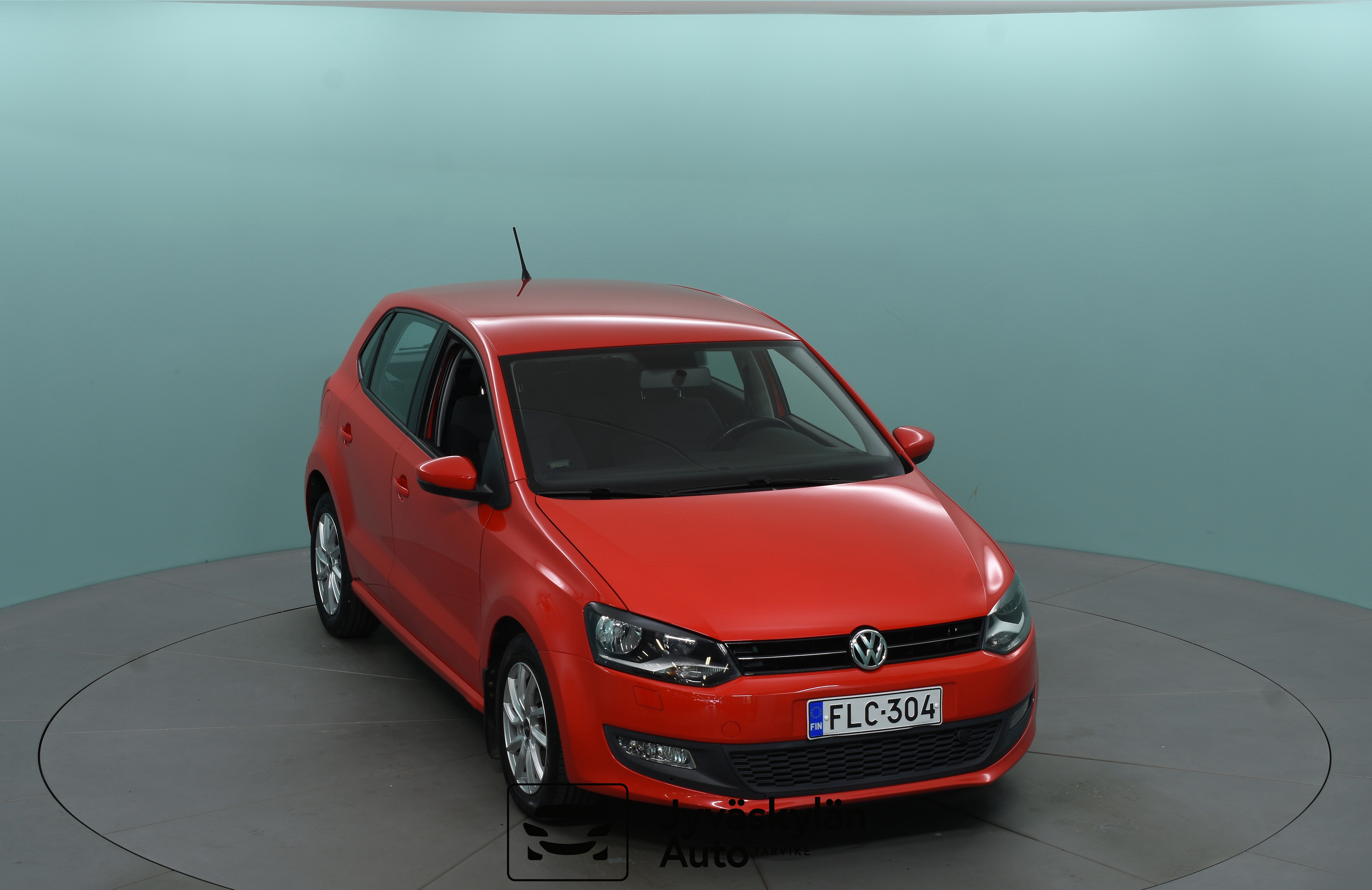 VOLKSWAGEN Polo 2013
