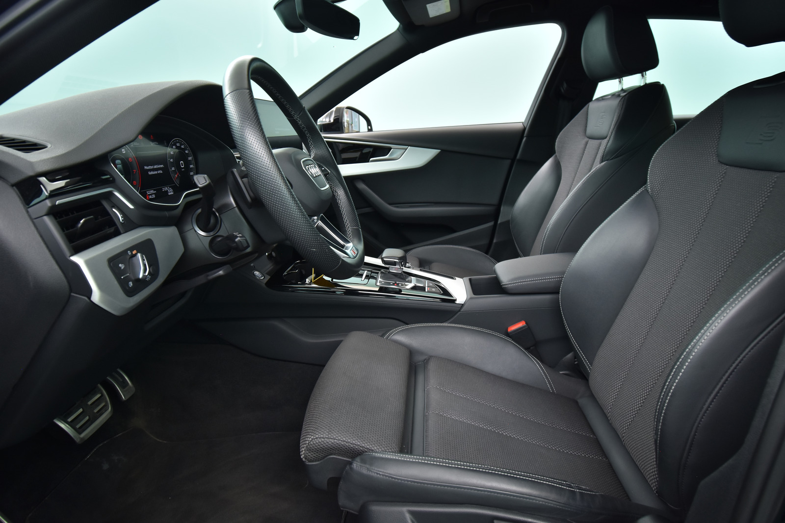 AUDI A4 2022