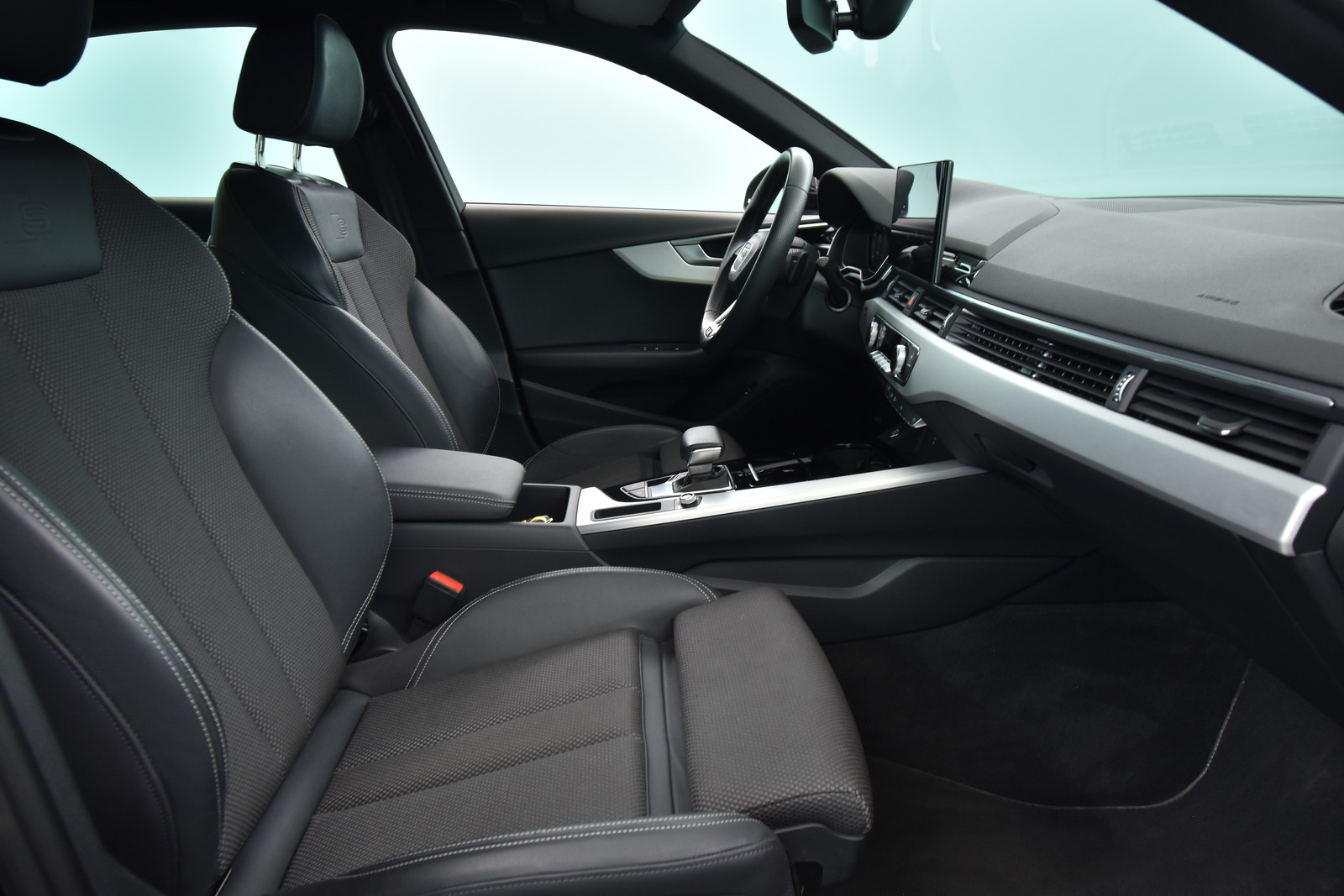AUDI A4 2022