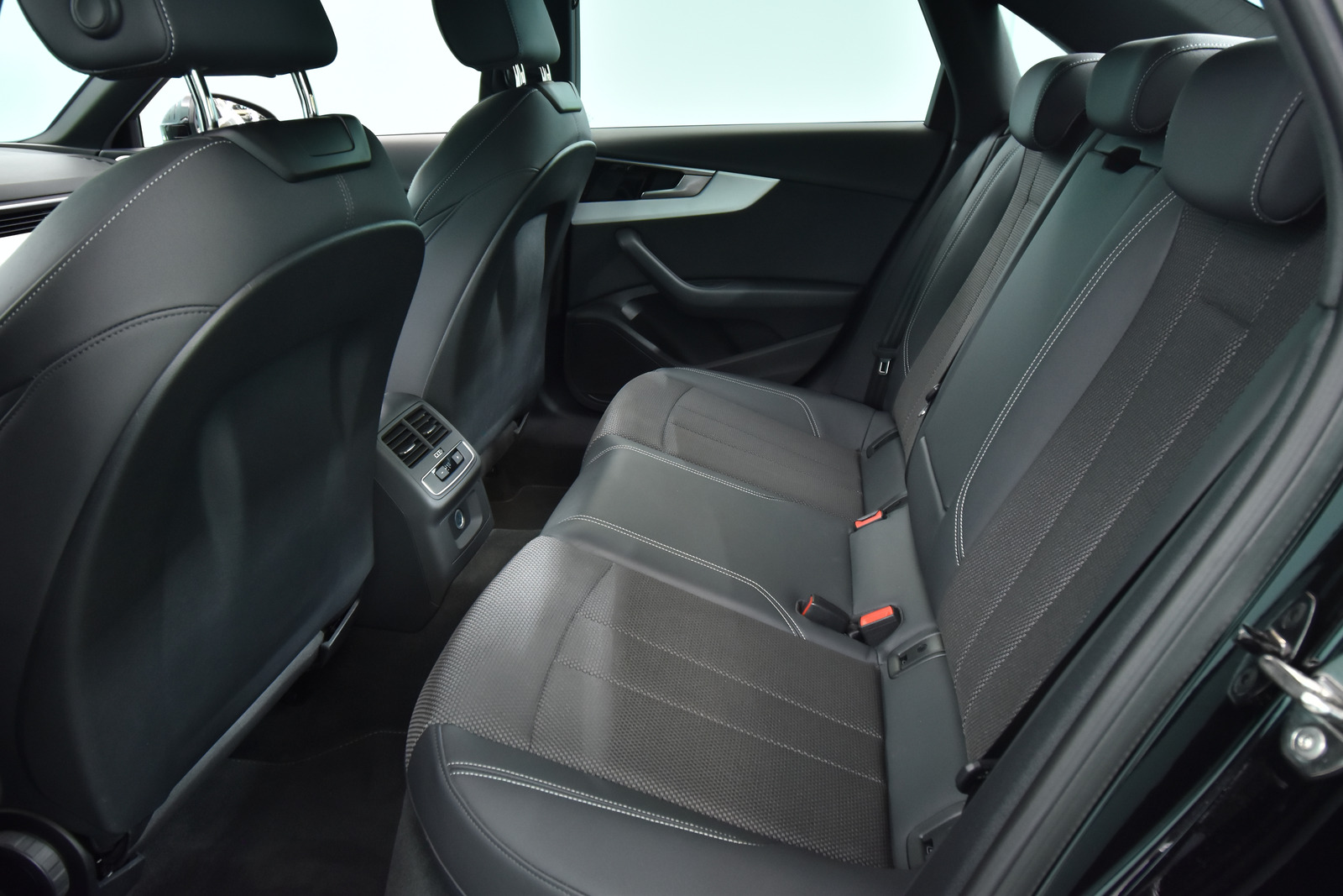 AUDI A4 2022