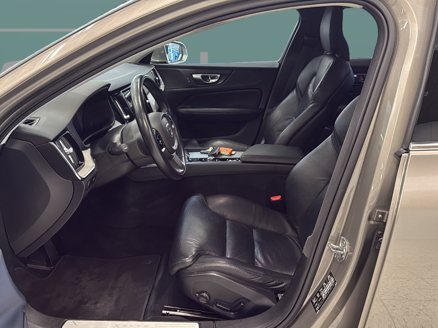 VOLVO V60 2020