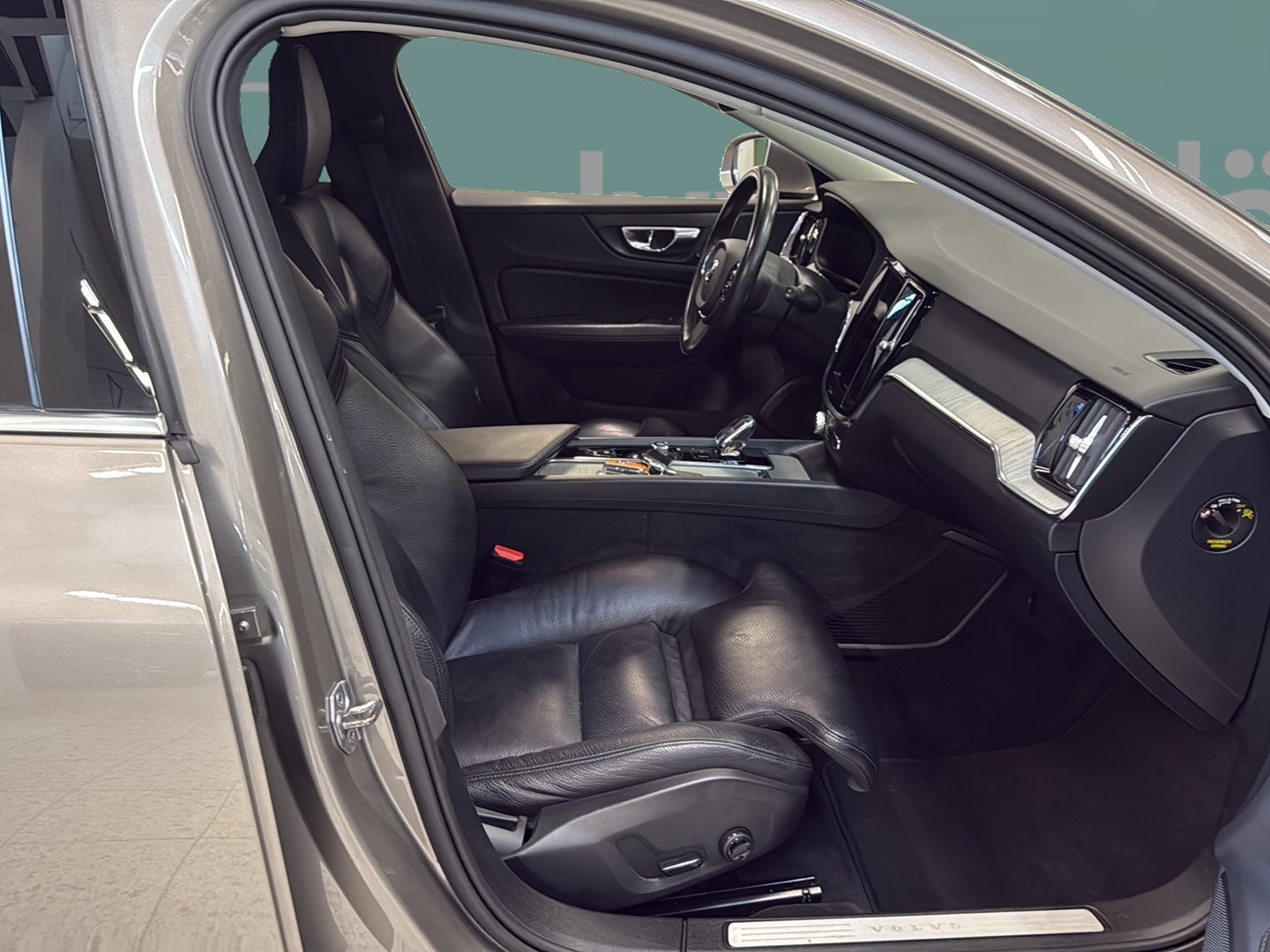 VOLVO V60 2020